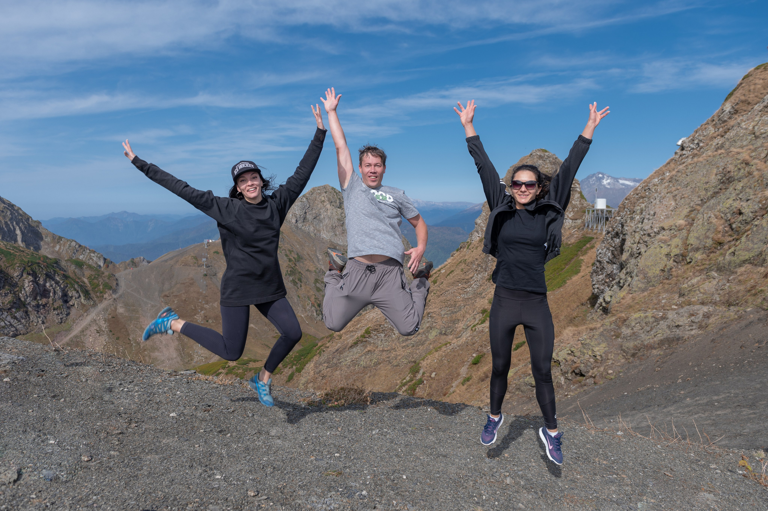 Хайкинг по трем курортам Красной Поляны 2022. Репортажный фотограф в Красной Поляне и Сочи Павлюченко Екатерина