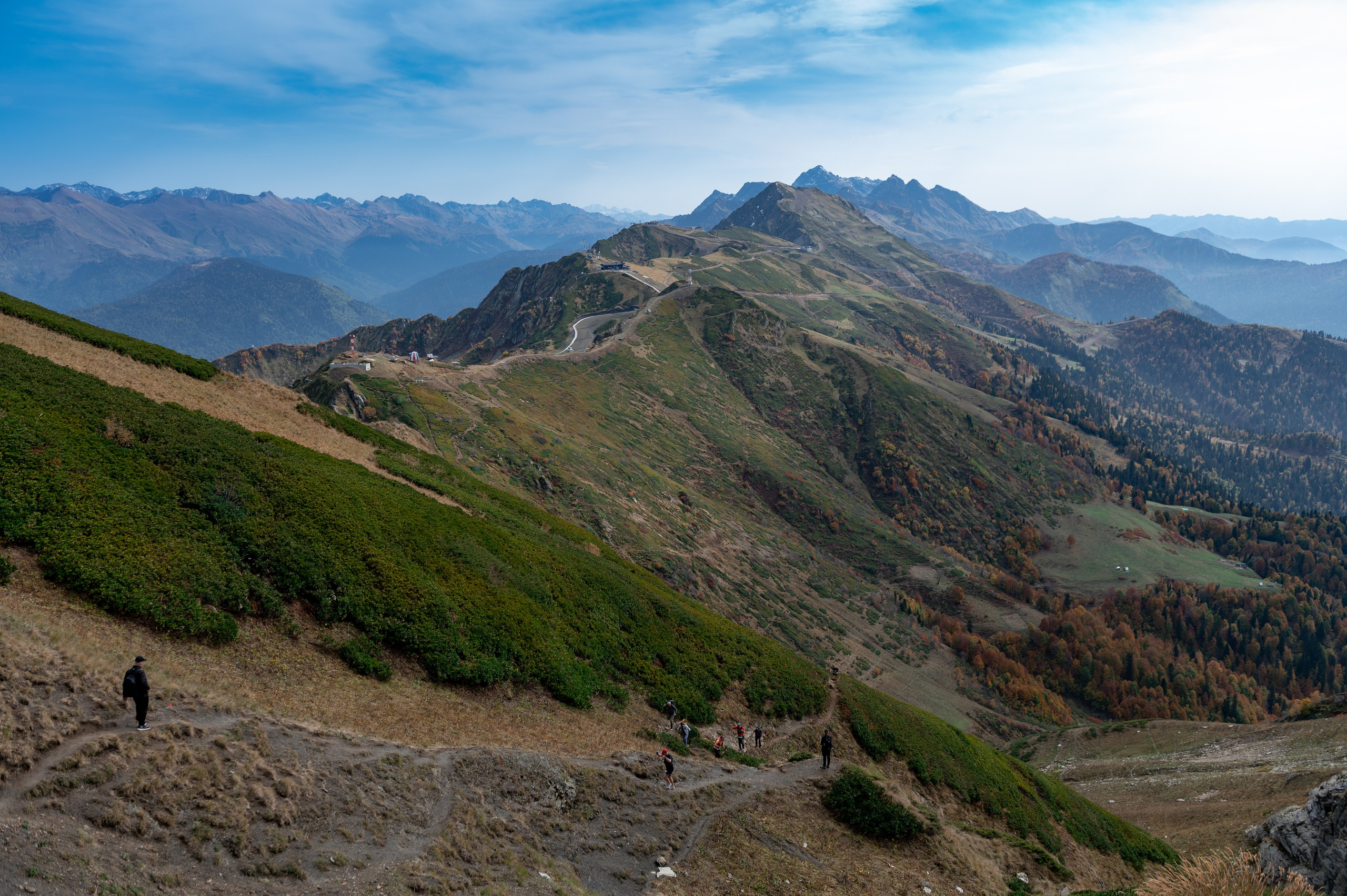 Хайкинг по трем курортам Красной Поляны 2022. Репортажный фотограф в Красной Поляне и Сочи Павлюченко Екатерина