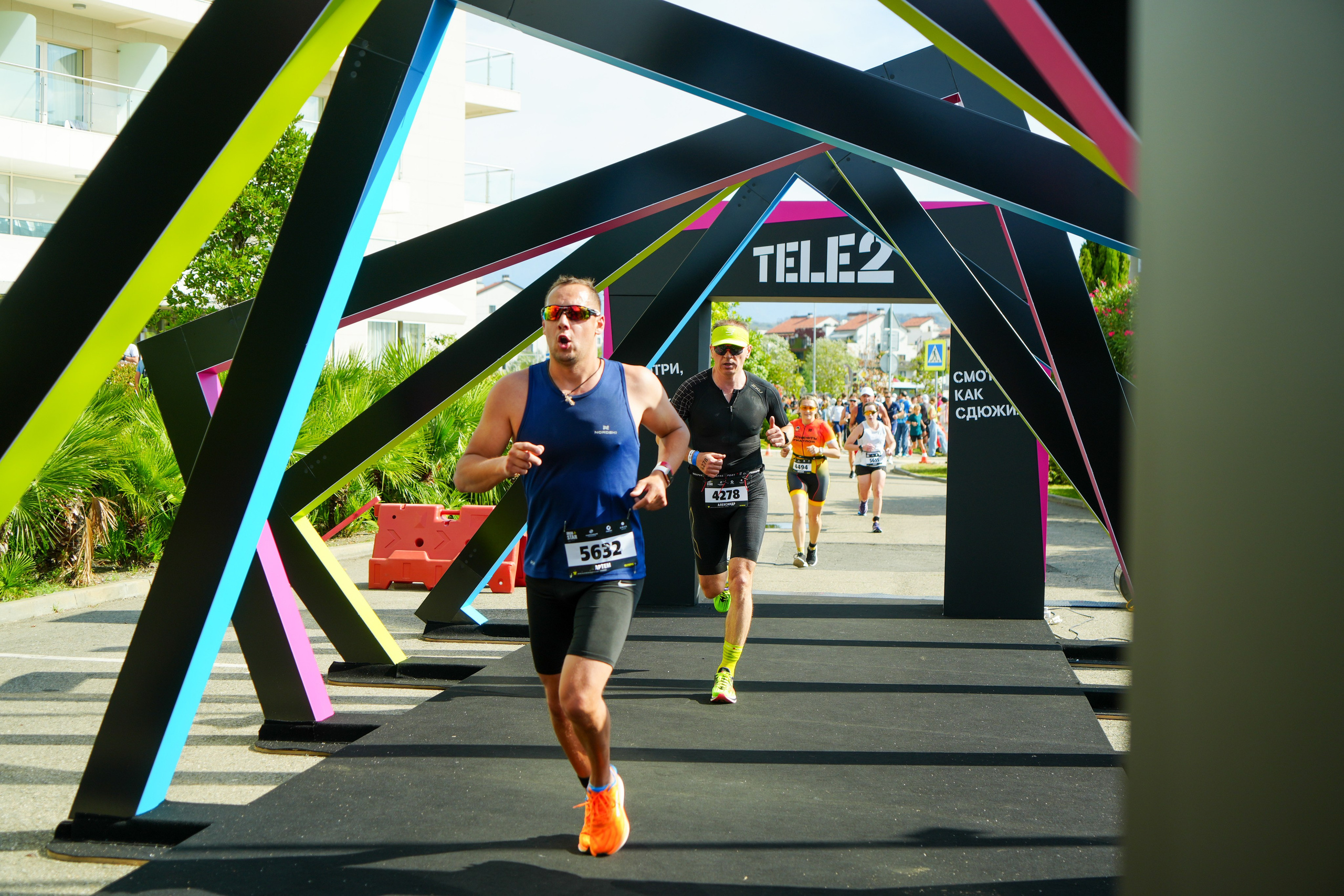 Фотоотчет партнерской интеграции для компании TELE2 на фестивале Ironstar. Репортажный фотограф в Красной Поляне и Сочи Павлюченко Екатерина