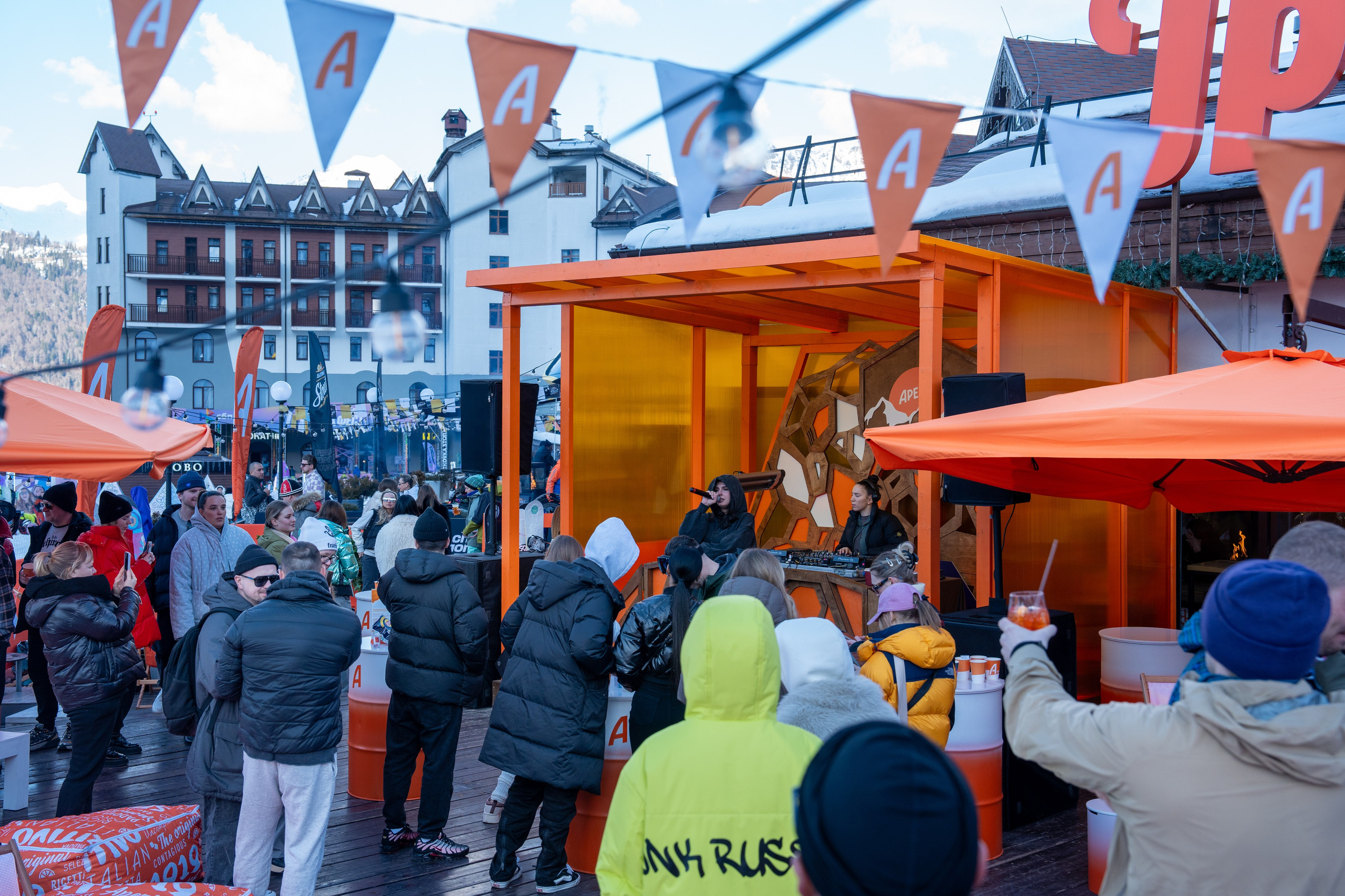 Фотоотчет партнерской интеграции Aperol Spritz на Роза Фест 2025. Репортажный фотограф в Красной Поляне и Сочи Павлюченко Екатерина