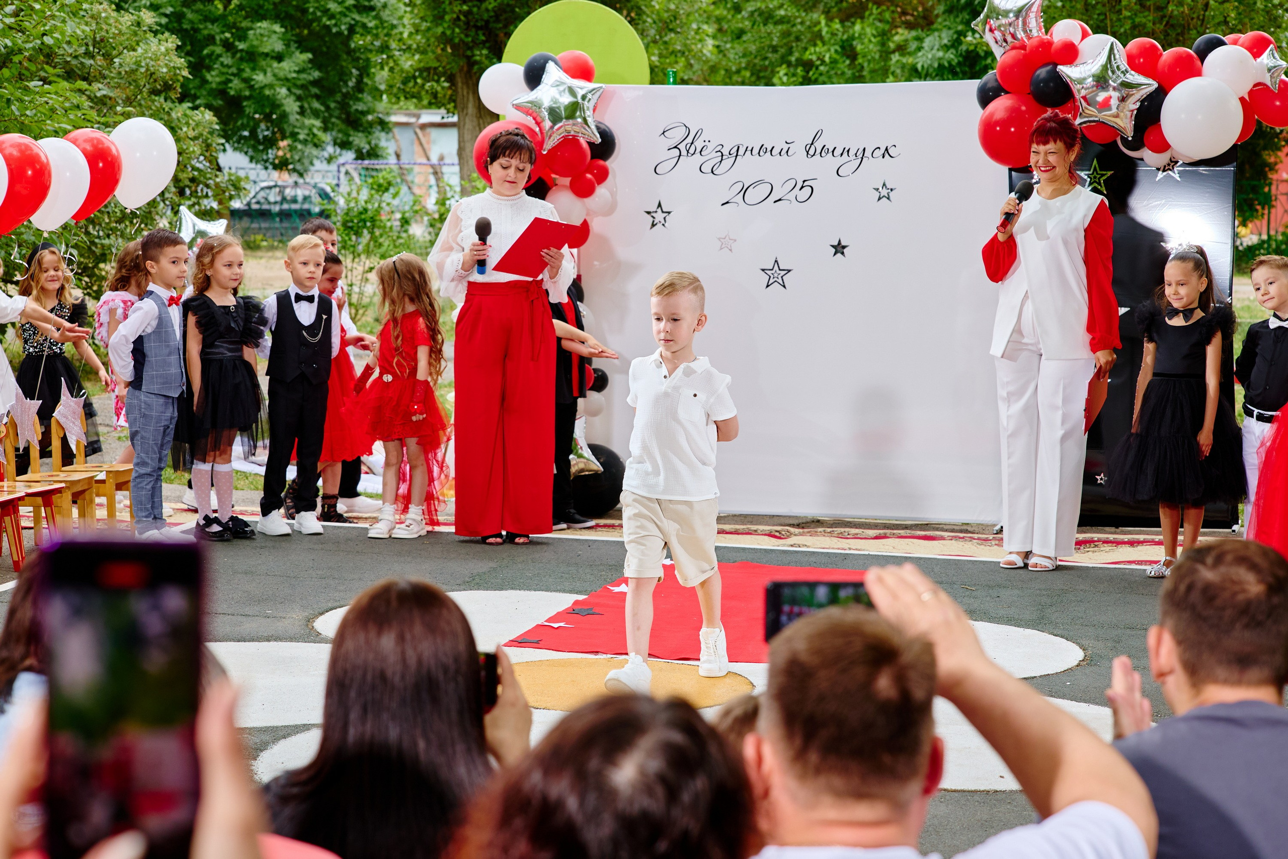 Выпускной 45 сад. Фотограф Выпускные альбомы Таганрог Сергей Коробченко