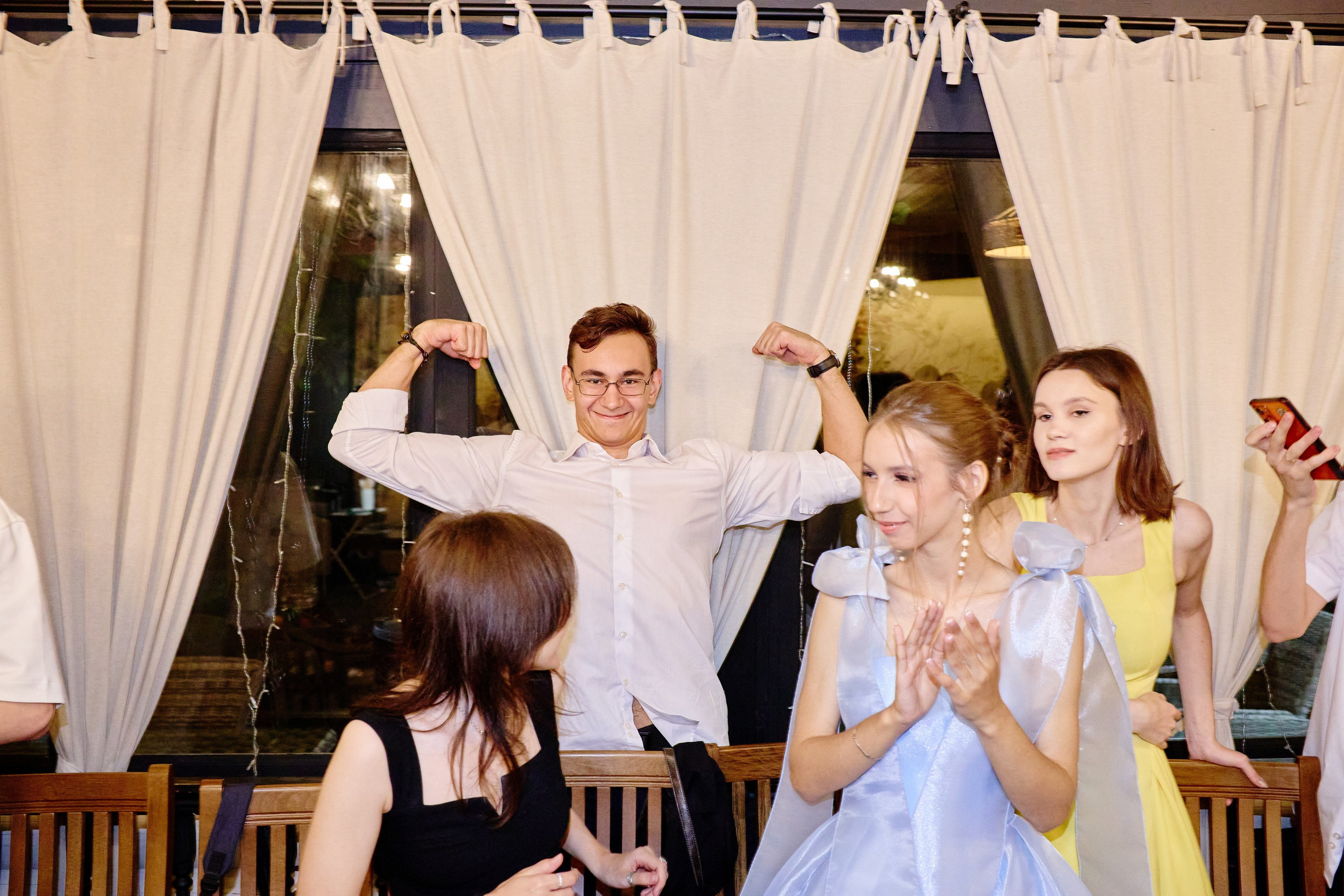 Выпускной 35 Сош. Фотограф Выпускные альбомы Таганрог Сергей Коробченко