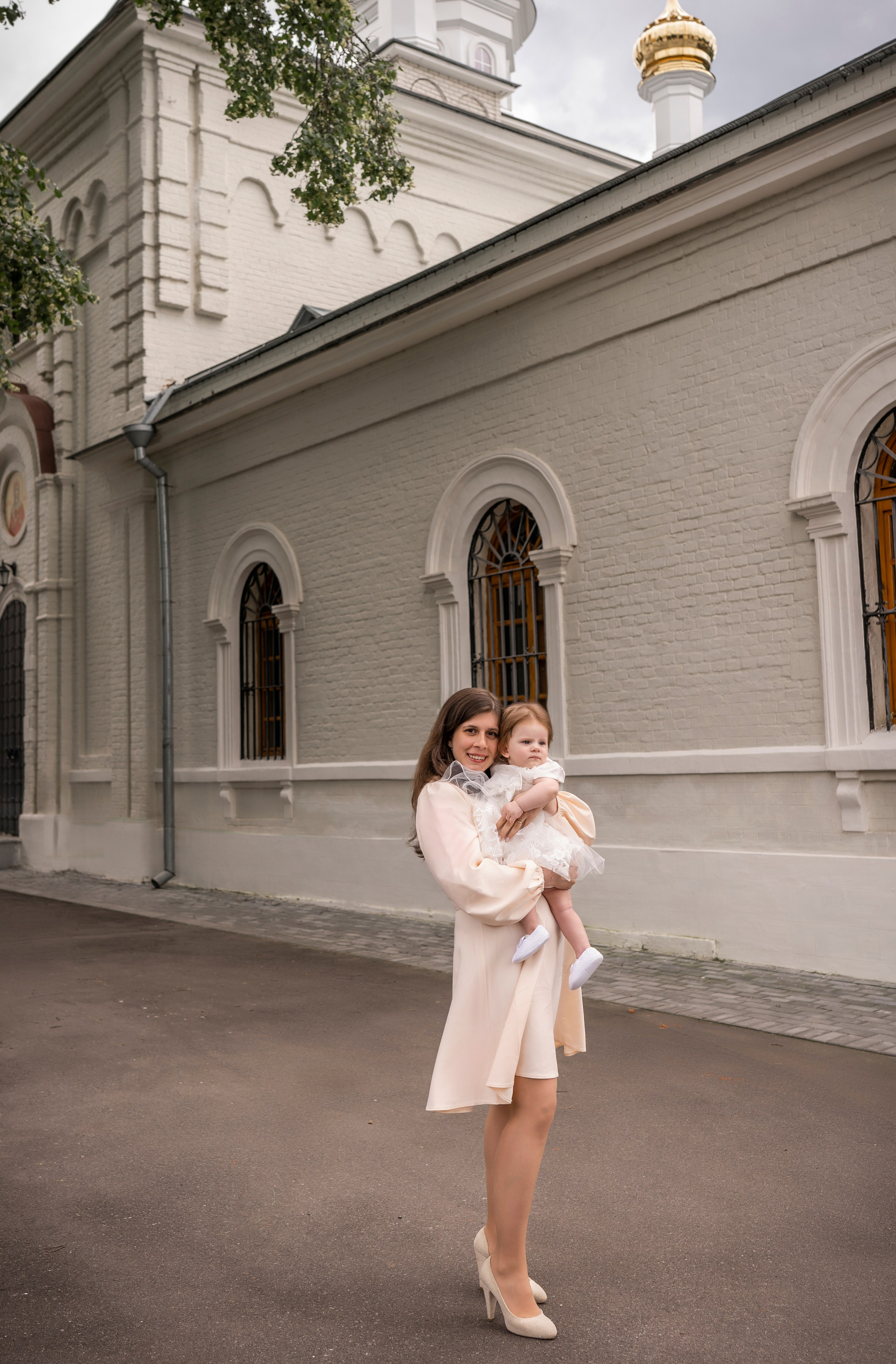 Крещение в городе Троицке на Праздник Троицы. Семейный фотограф и фотограф на таинства в Москве Юлия Калайджян