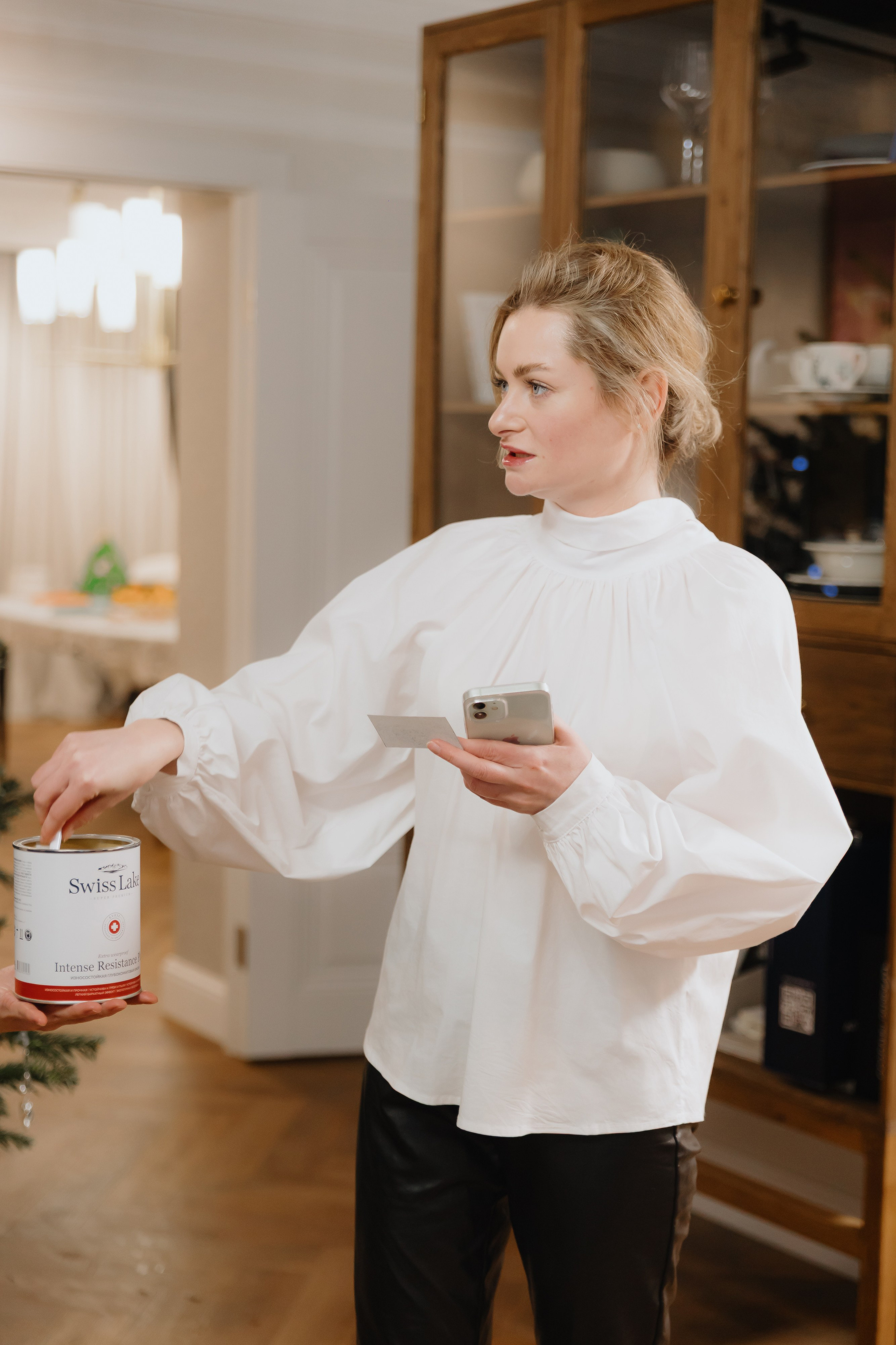 Предновогодний «Кофе-рейв» в L. DECO 17 декабря 2025 года. L. Deco интерьерный салон. Краски/обои/лепной декор