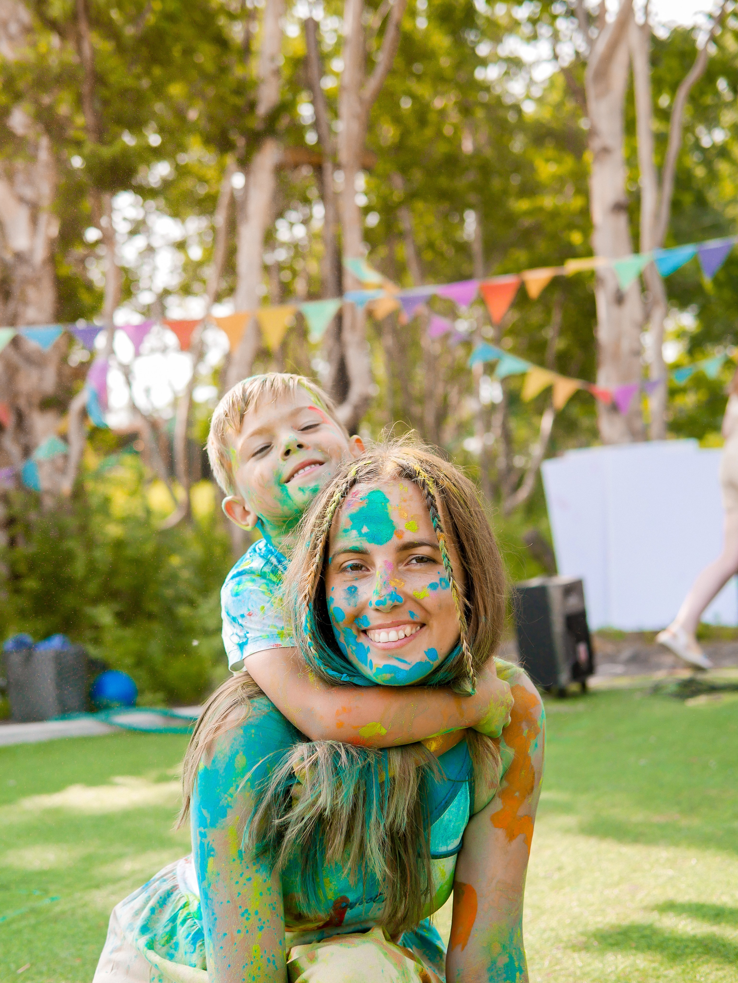Корпоратив на природе с красками Холли. Фотограф Диана Воробьева Нижний Новгород