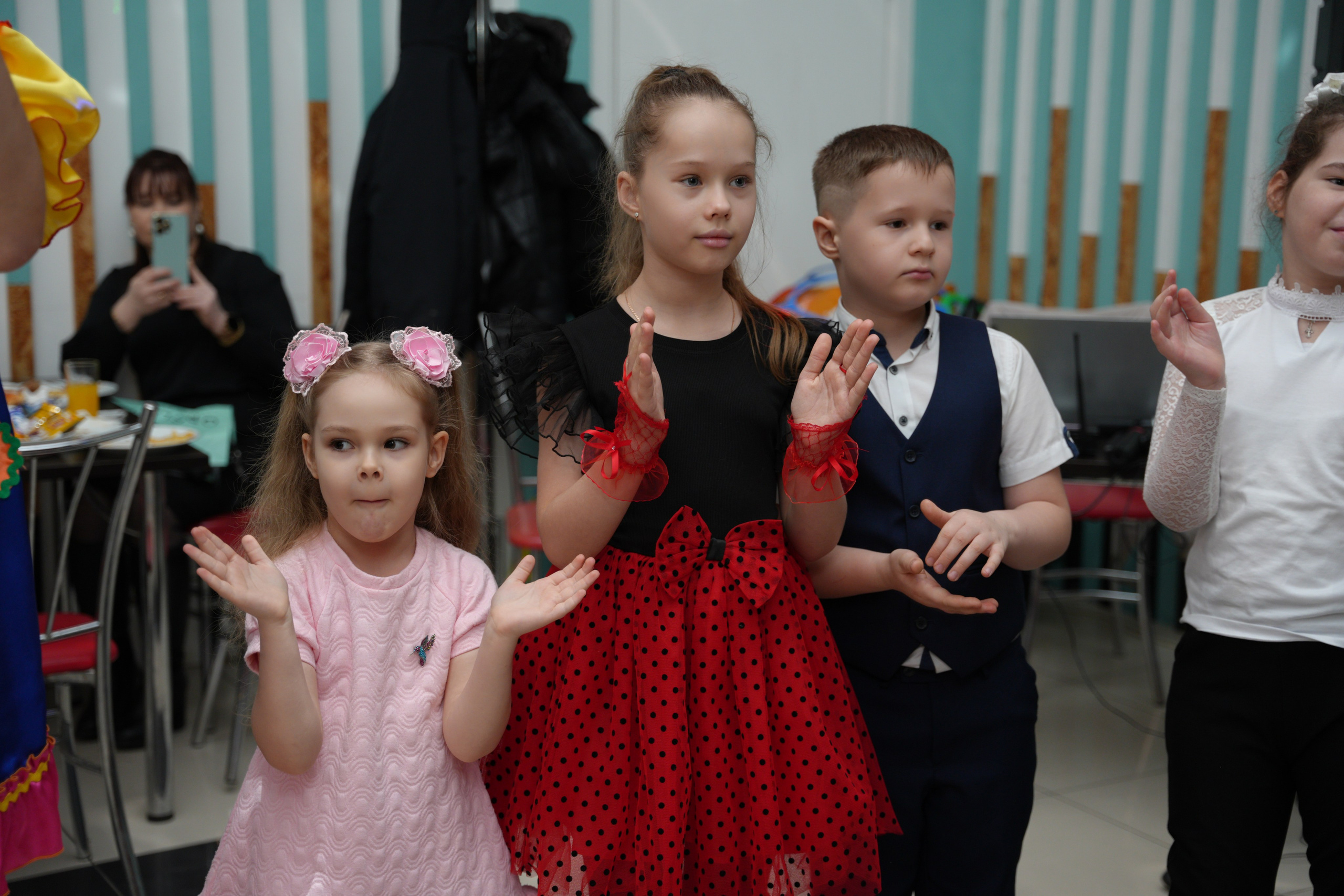 Социально —благотворительная акция «Ты в этом мире не один», посвященная Международному дню инвалидов. ВЫПУСКНЫЕ АЛЬБОМЫ, Школьный фотограф, семейный и свадебный в Саратове и области Ольга Плаксина