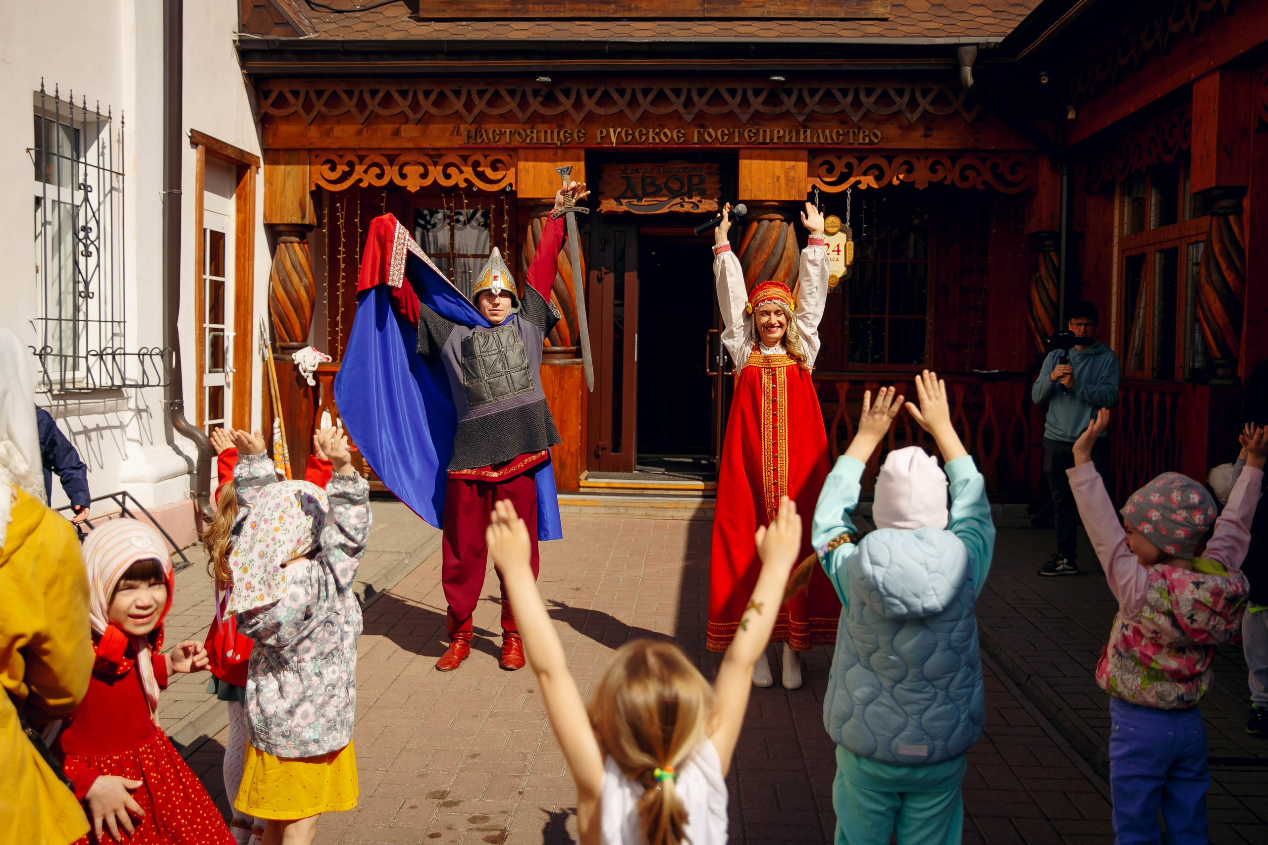 Алеша попович двор. Ваш репортажный фотограф Артемий Антонов