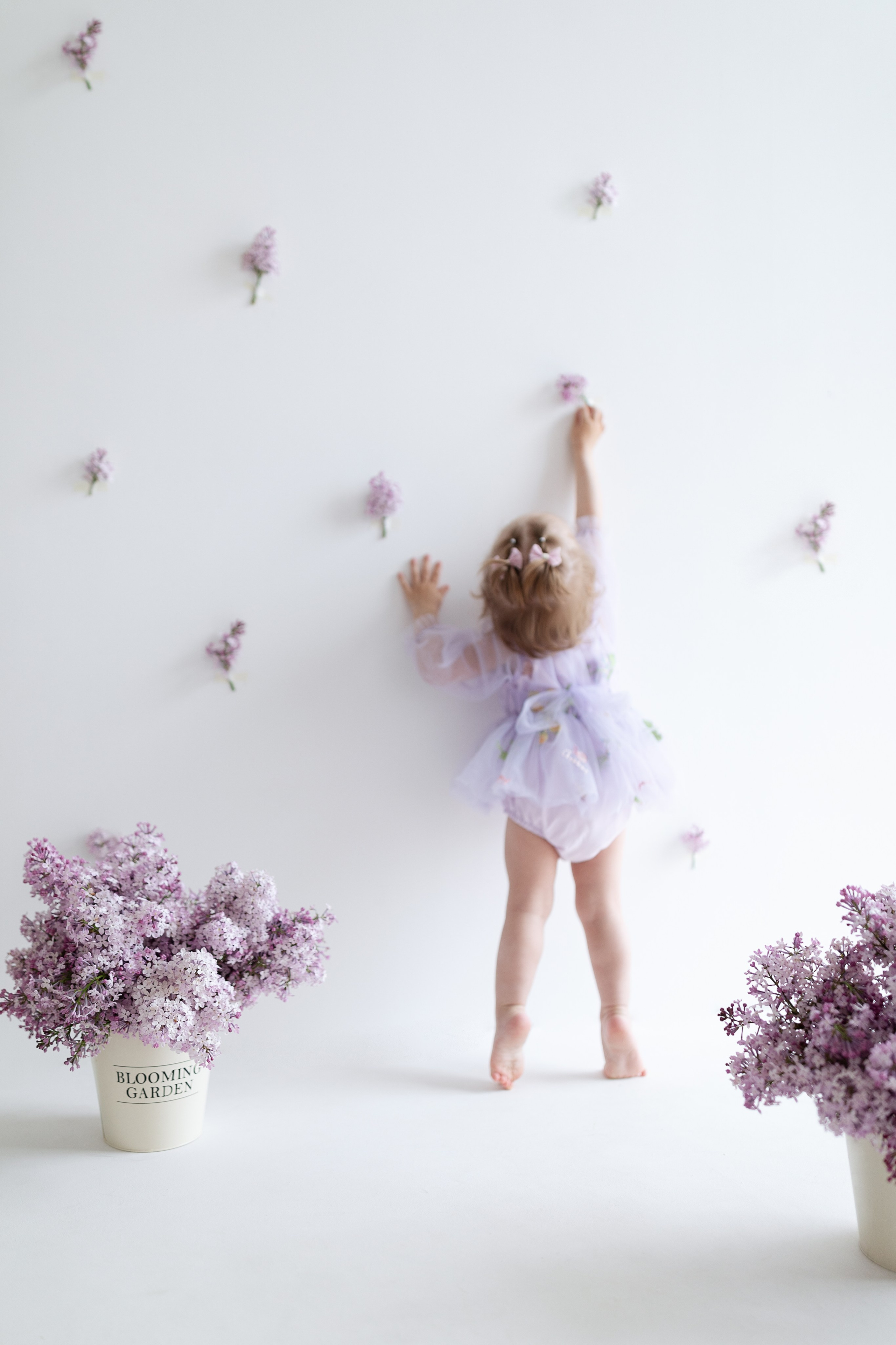 Ариша и сирень. Фотограф на годик Хабаровск Детский и семейный фотограф в Хабаровске Юлия Матвиенко