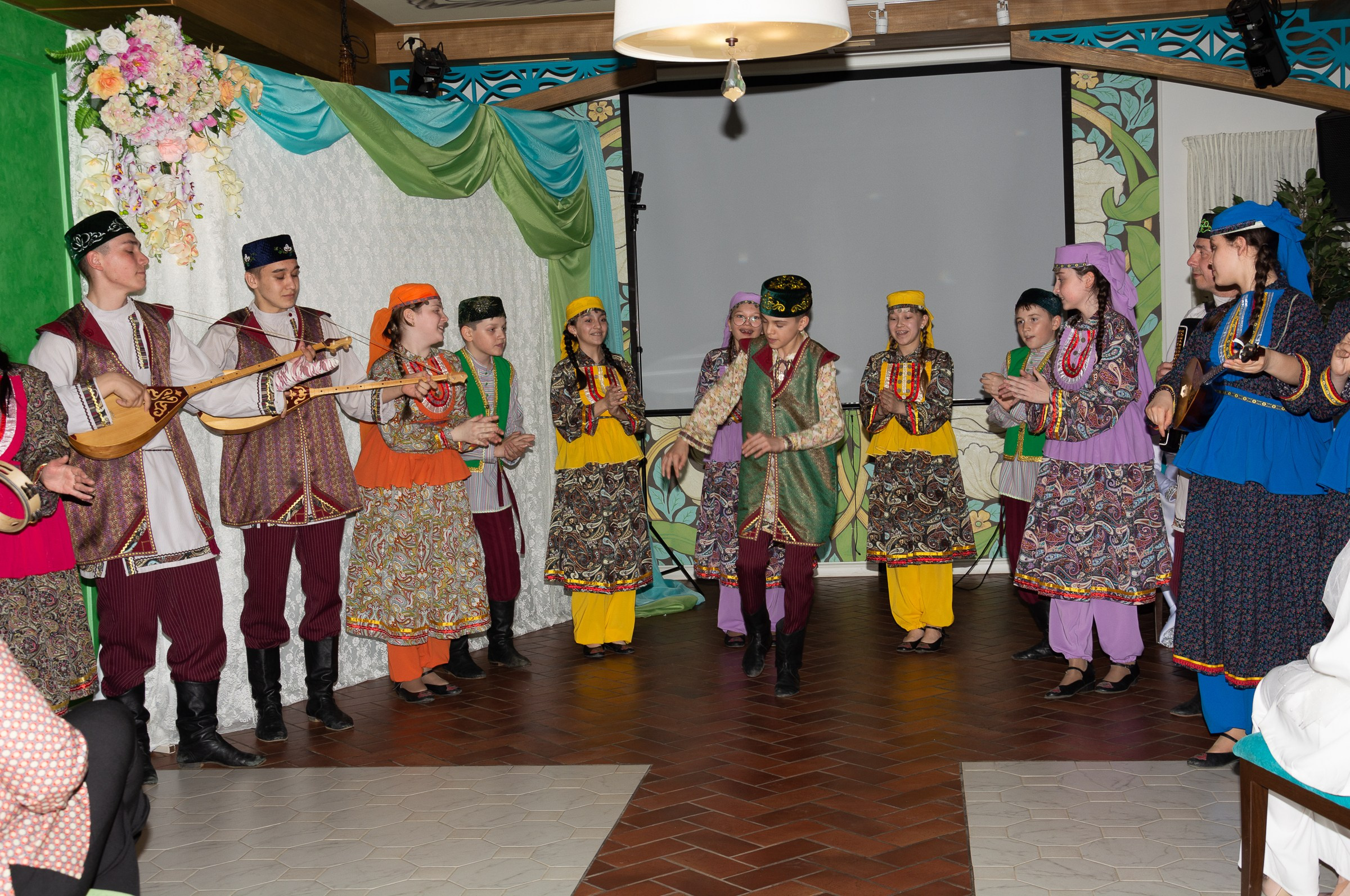 Демонстрация новой линейки нарядов для Никах