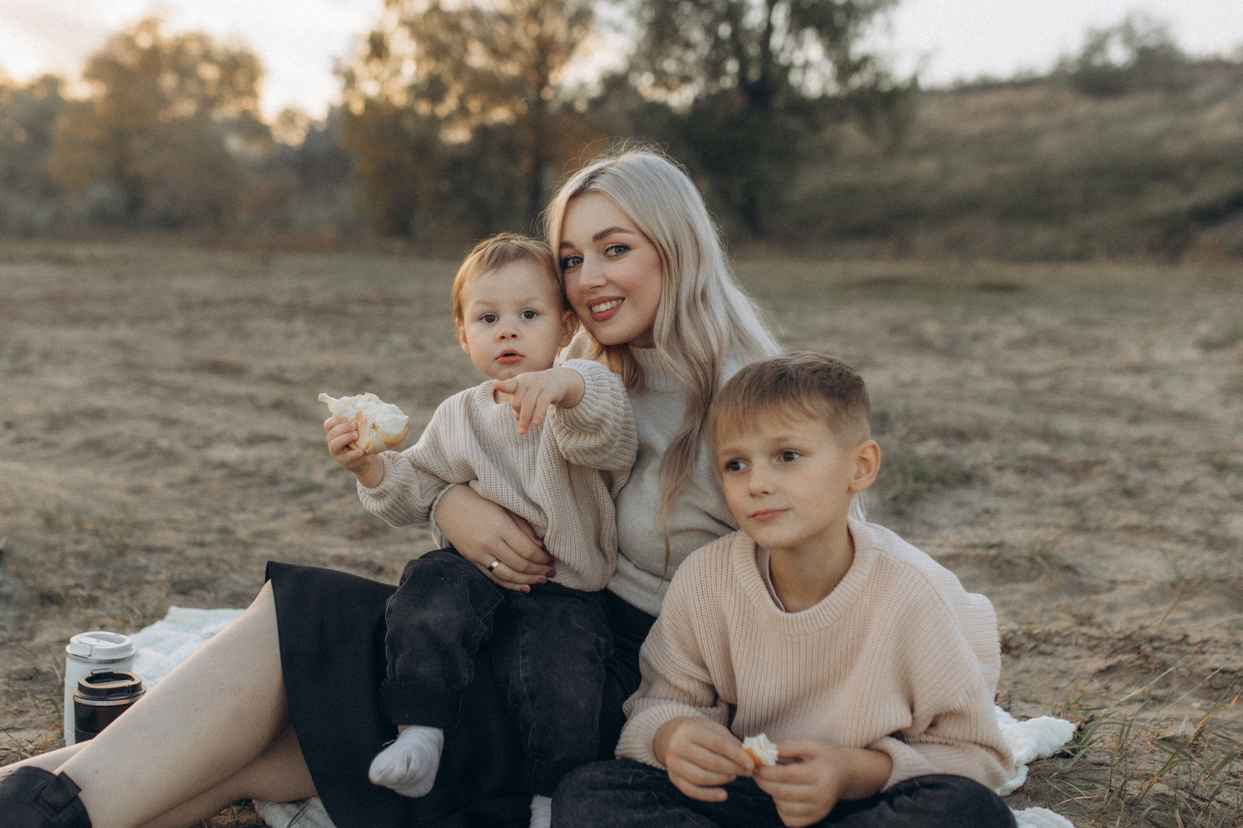 Альбина с сыновьями, сентябрь. Семейный фотограф lifestyle в Новосибирске Елена Шпилевая