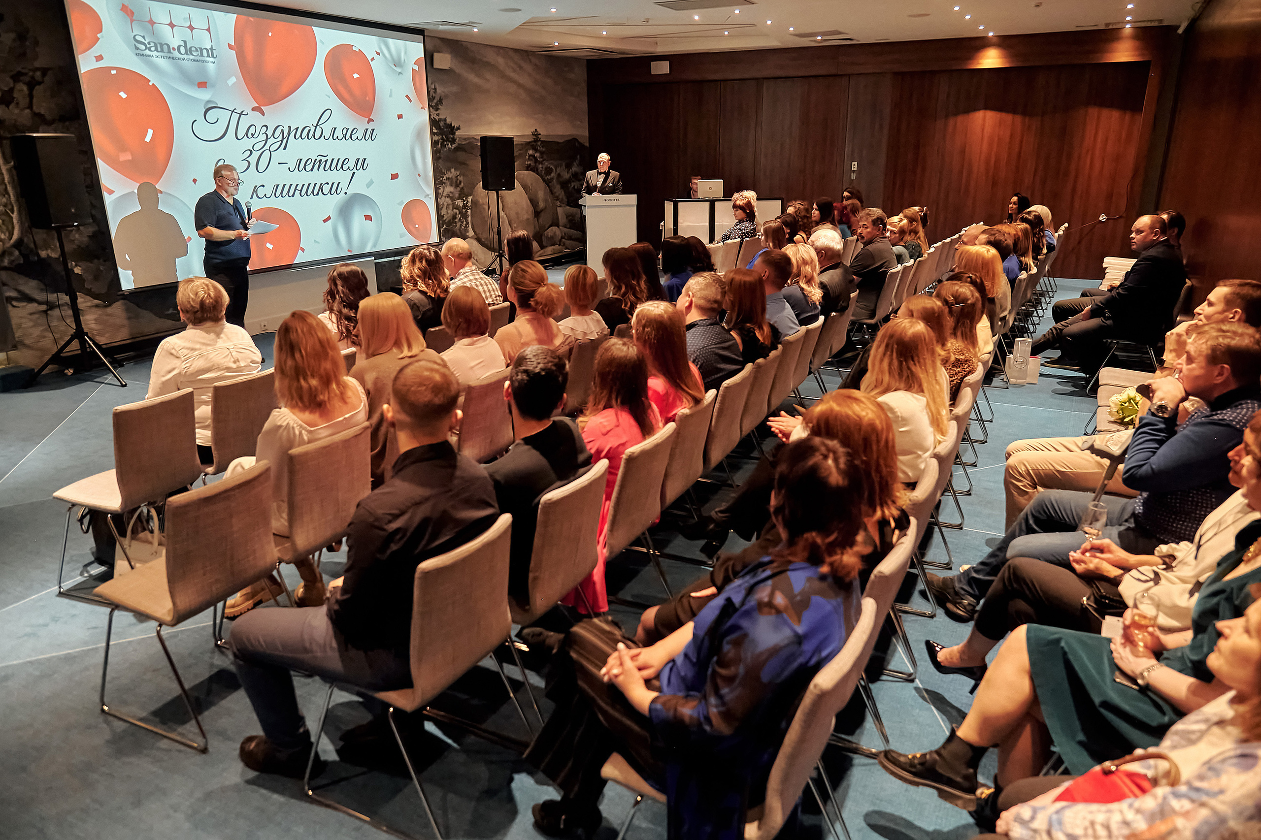 Портфолио репортажной фотосъёмки: SanDent в Novotel. Фотограф Яковлев Роман — Красноярск