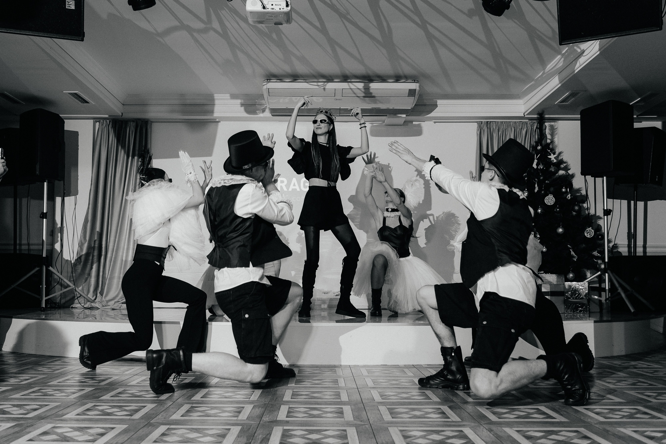 Корпоративная фотосъемка для кафе GARAGE | Новый год 2025 | Минск. Свадебный фотограф в Минске/Беларуси Сергей Спиридонов