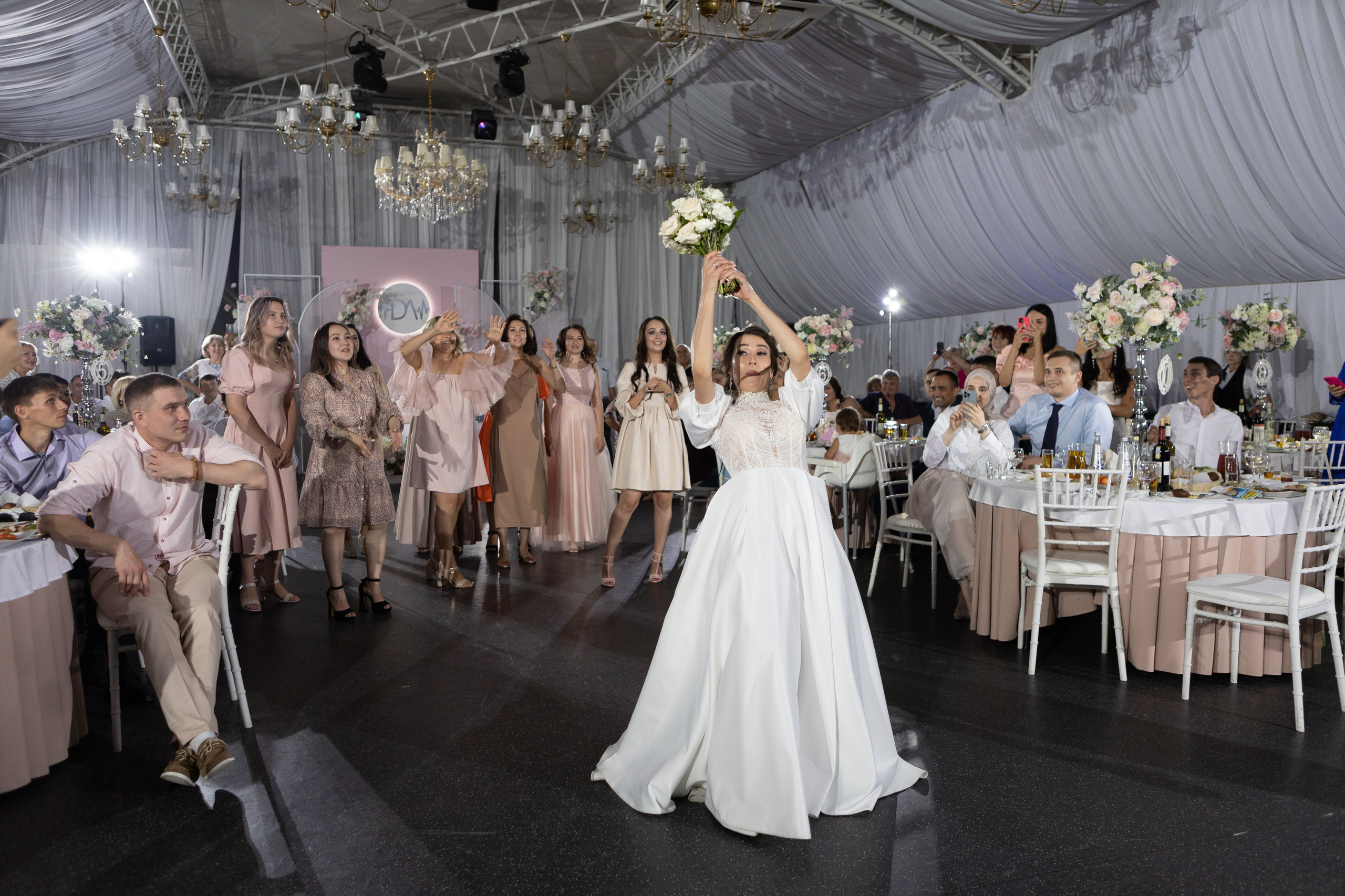 Свадебный фотограф Уфа — Руслан ГабдлисламовЖивые эмоции, красивые кадры, воспоминания на всю жизнь.Работаю по всей Республике Башкортоста. Свадебный фотограф Уфа Руслан Габдлисламов