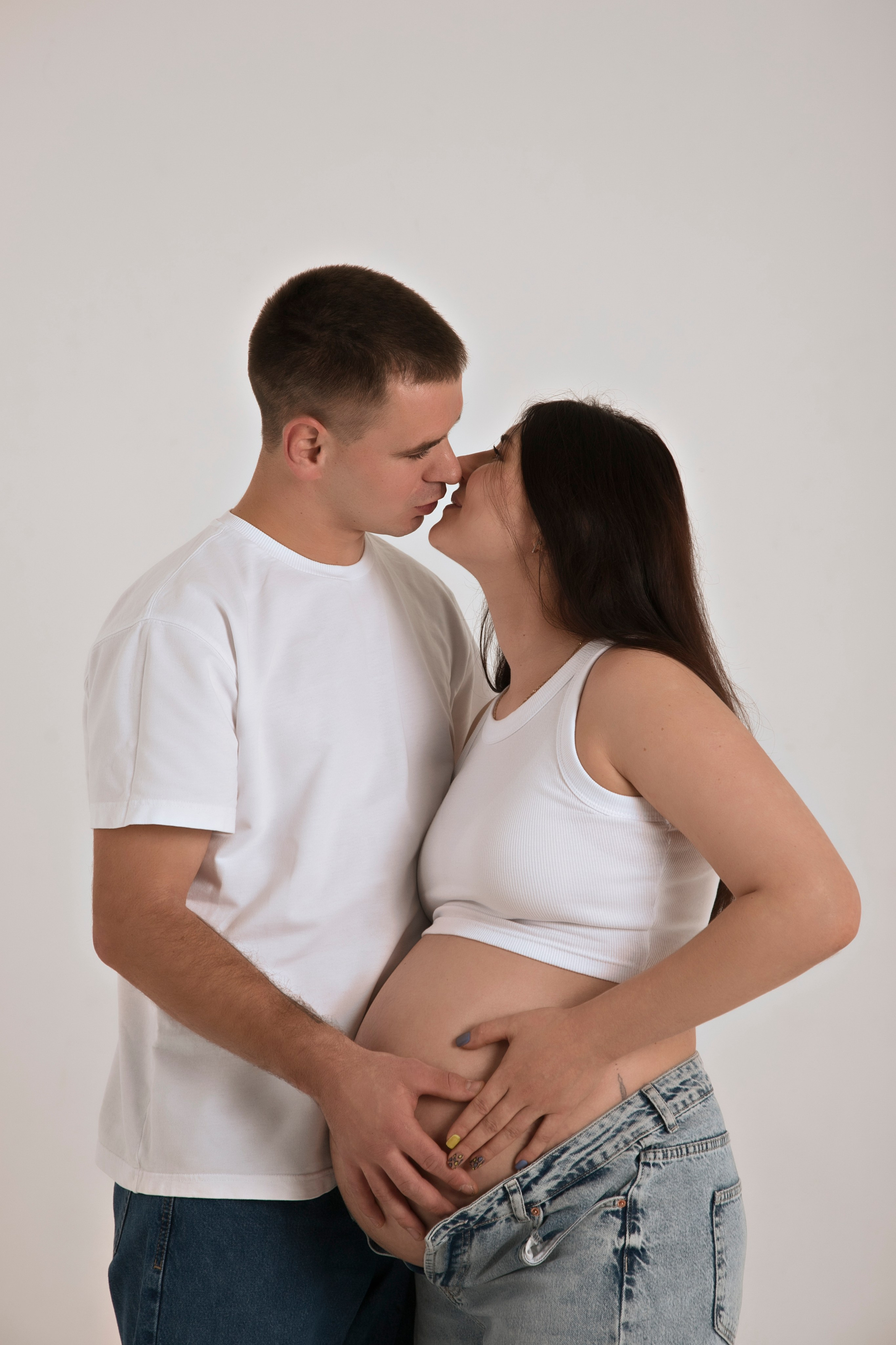 Фотосессия беременности в фотостудии. Профессиональный фотограф в Москве