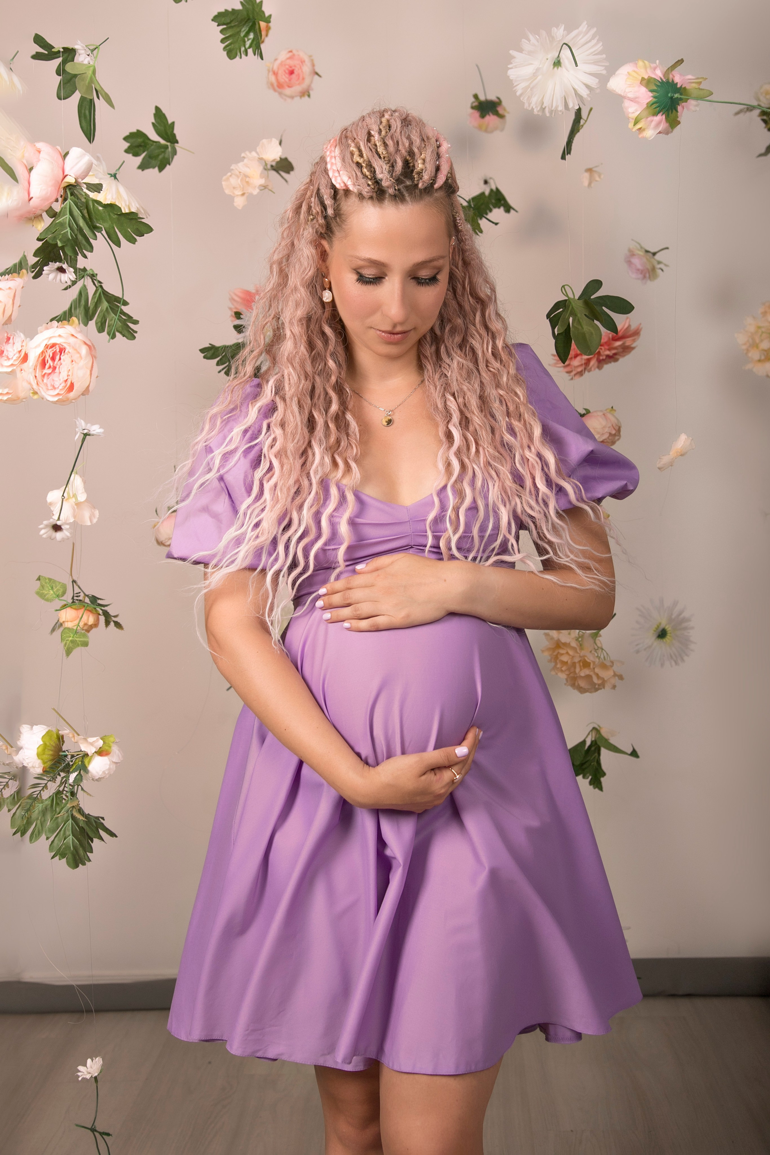 Фотосессия беременности в фотостудии. Профессиональный фотограф в Москве