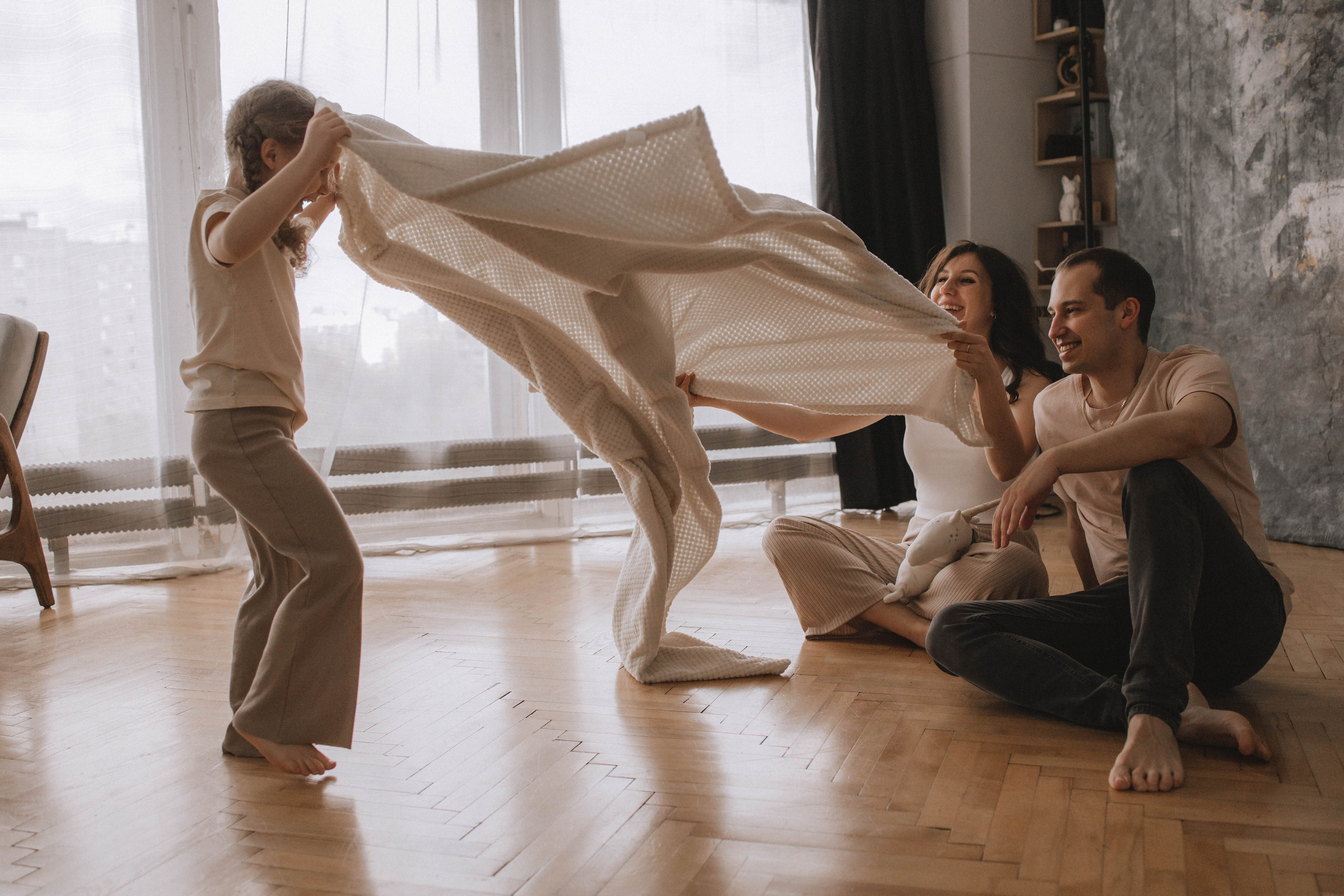 Озорные приключения кудряшки с родителями. Семейный фотограф в Москве, Щелково, Фрязино _ Виктория Степанова