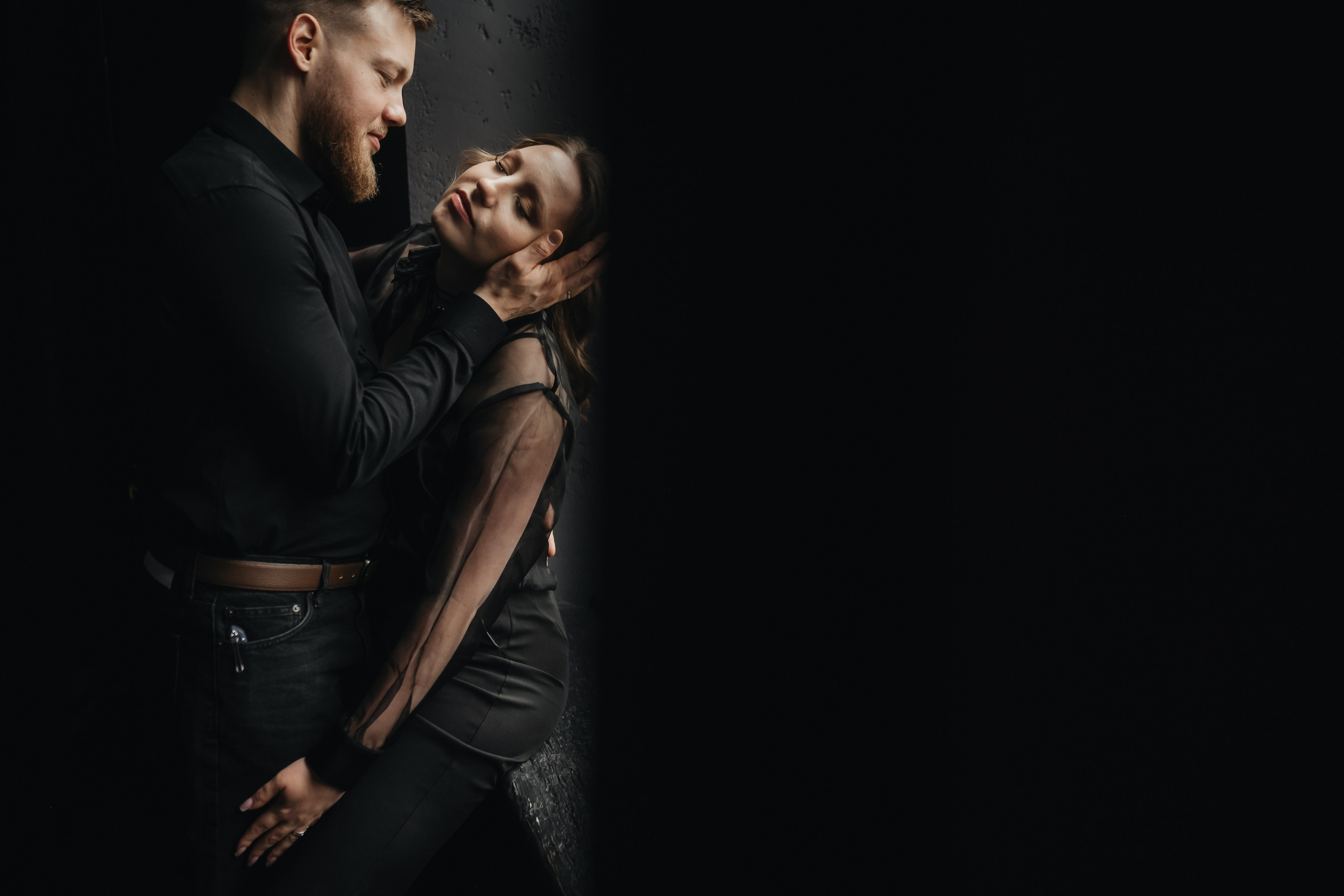 Love Story фотосессия в студии. Свадебный и семейный фотограф и видеограф, Крым, Москва, Санкт -Петербург