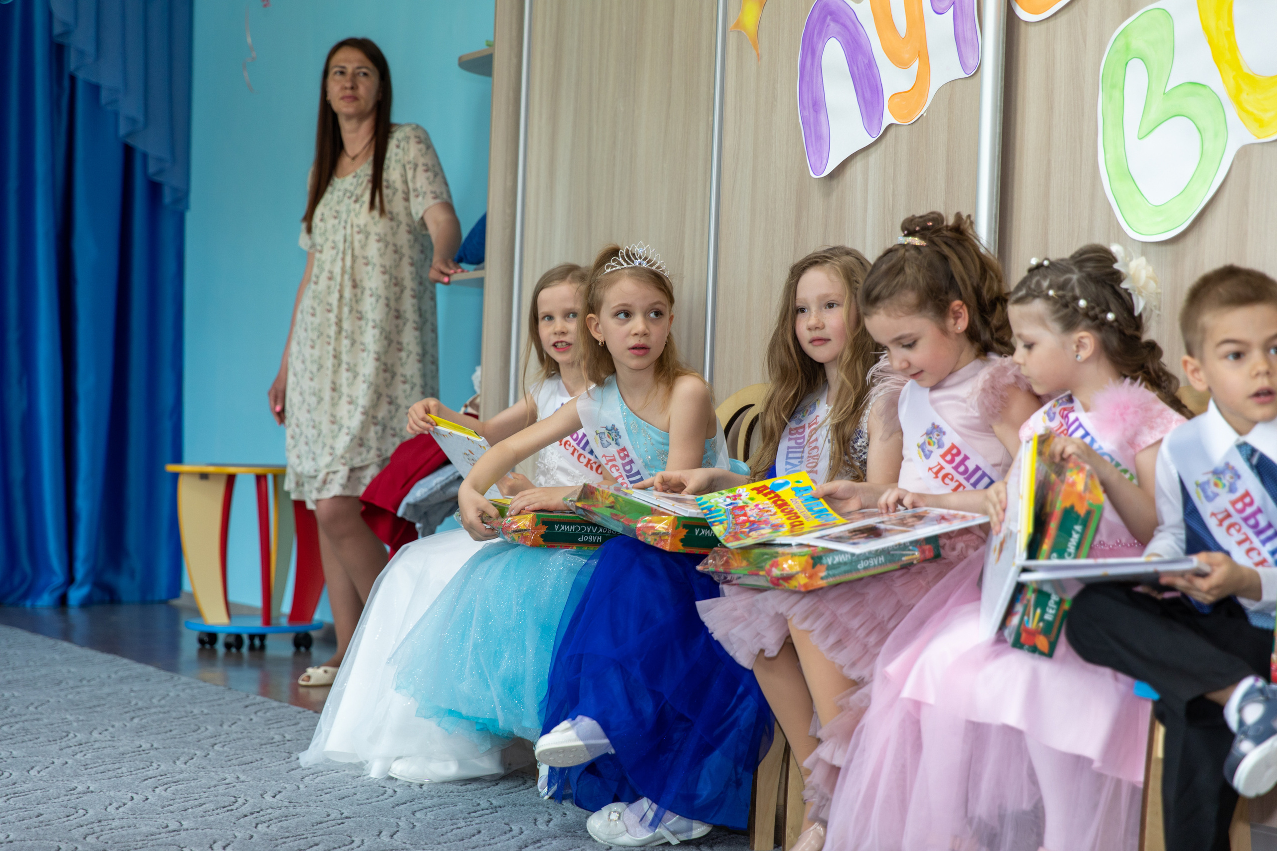 Выпускной 2023 «Красная шапочка». Школьный и детский фотограф в Южно-Сахалинске Анастасия Лескова