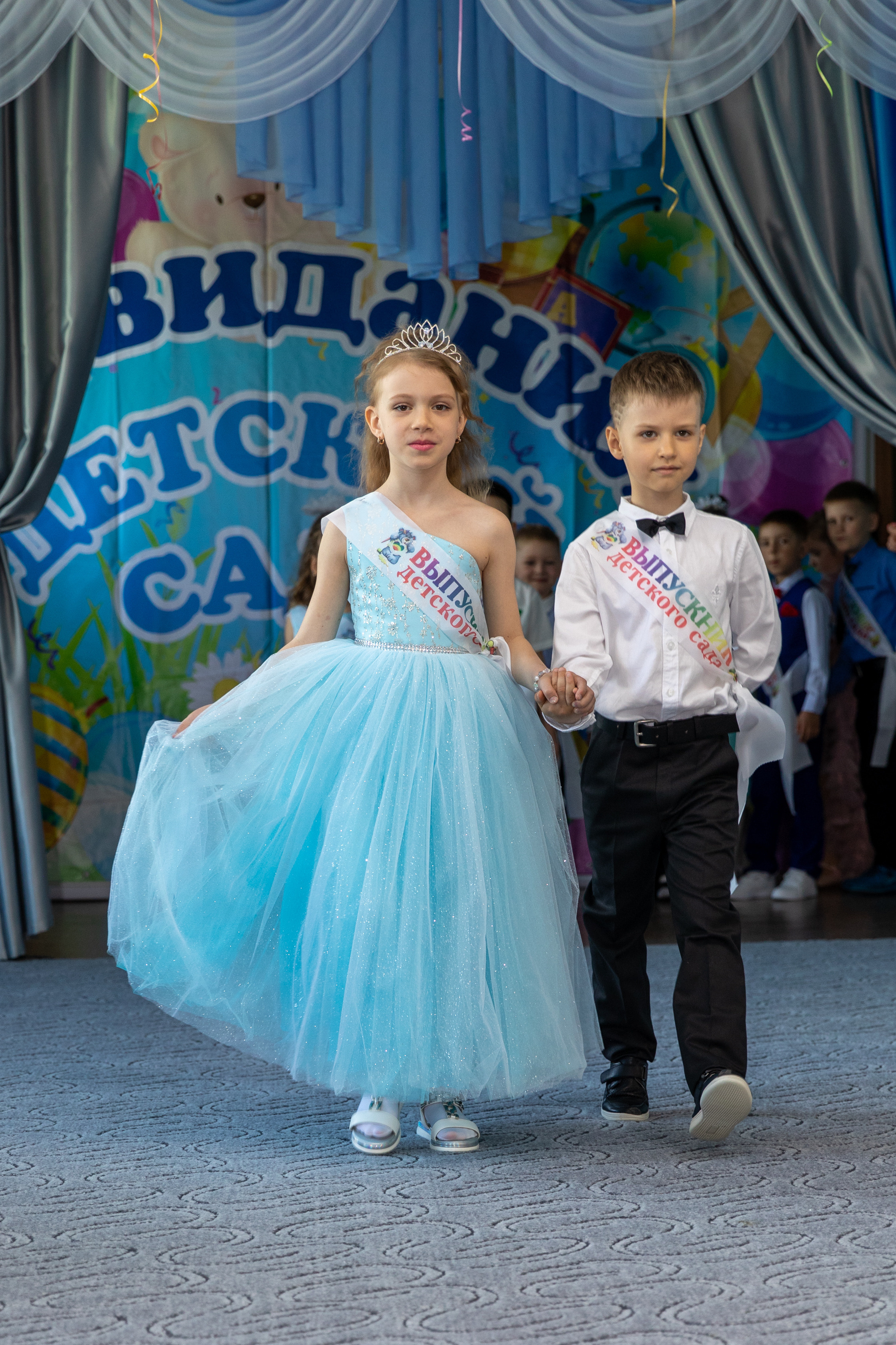 Выпускной 2023 «Красная шапочка». Школьный и детский фотограф в Южно-Сахалинске Анастасия Лескова