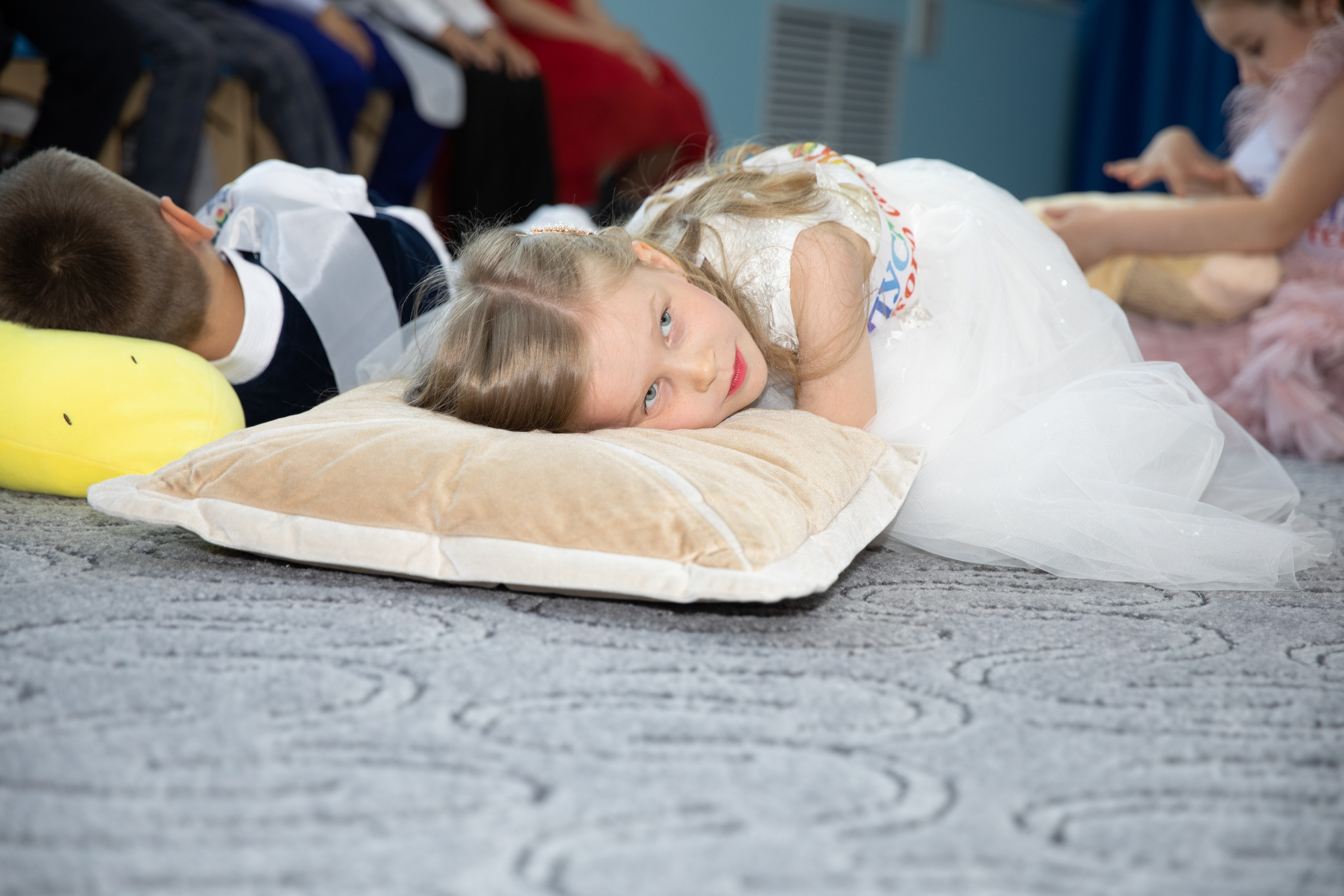 Выпускной 2023 «Красная шапочка». Школьный и детский фотограф в Южно-Сахалинске Анастасия Лескова