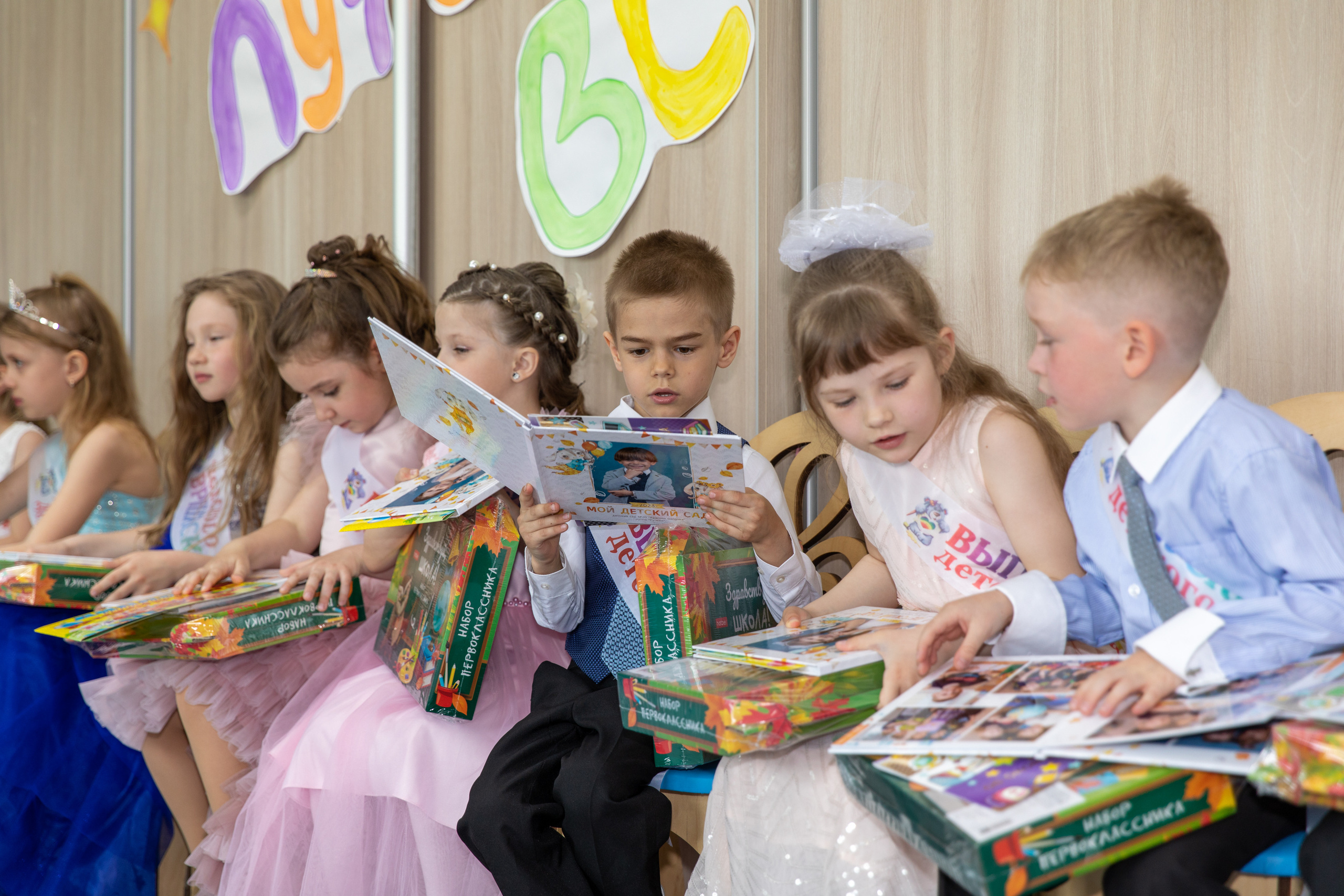 Выпускной 2023 «Красная шапочка». Школьный и детский фотограф в Южно-Сахалинске Анастасия Лескова