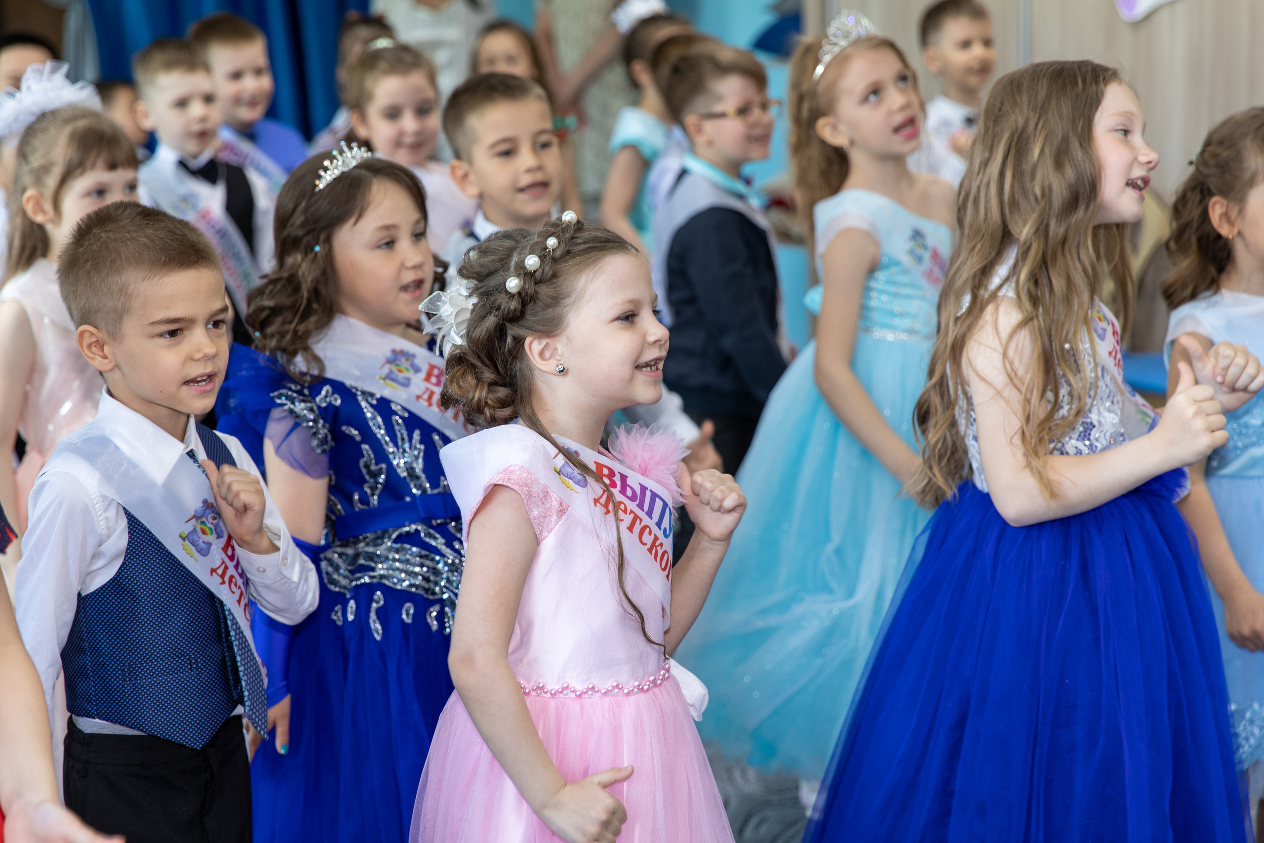 Выпускной 2023 «Красная шапочка». Школьный и детский фотограф в Южно-Сахалинске Анастасия Лескова