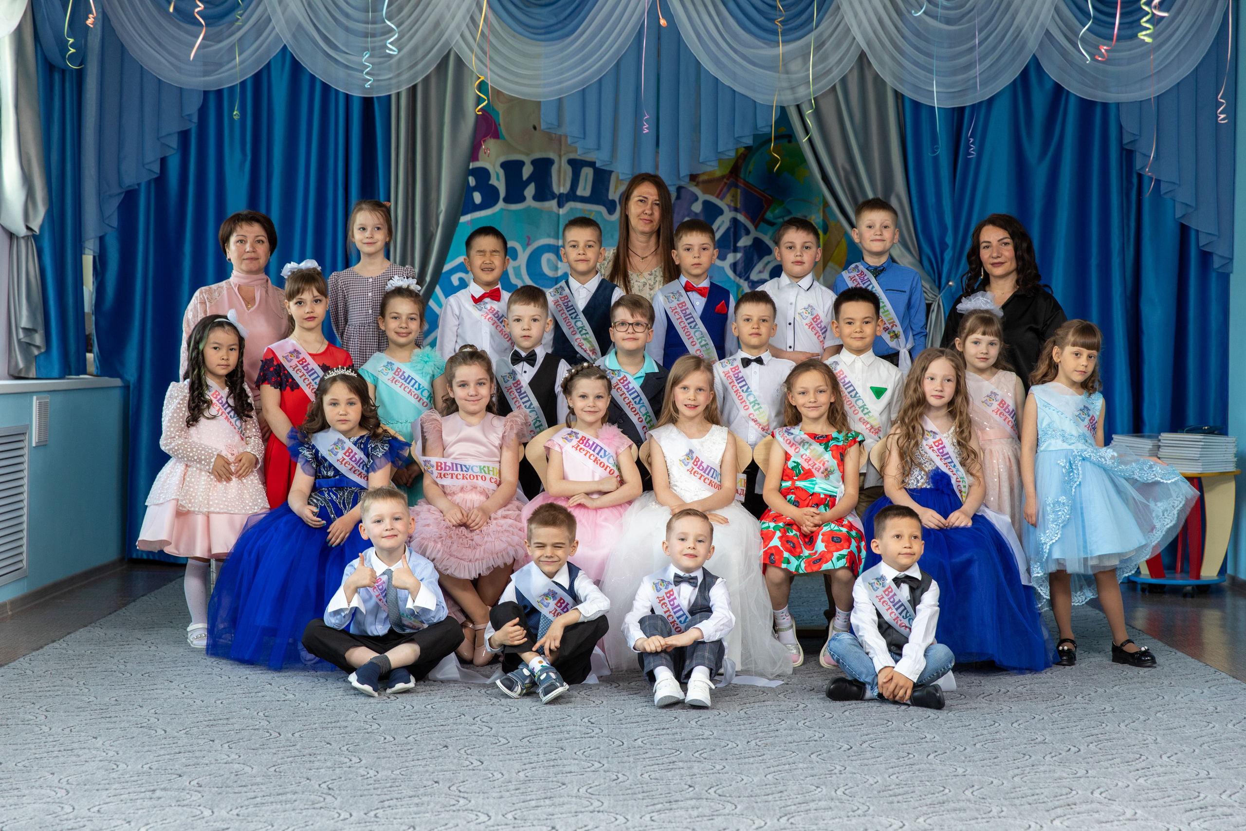 Выпускной 2023 «Красная шапочка». Школьный и детский фотограф в Южно-Сахалинске Анастасия Лескова