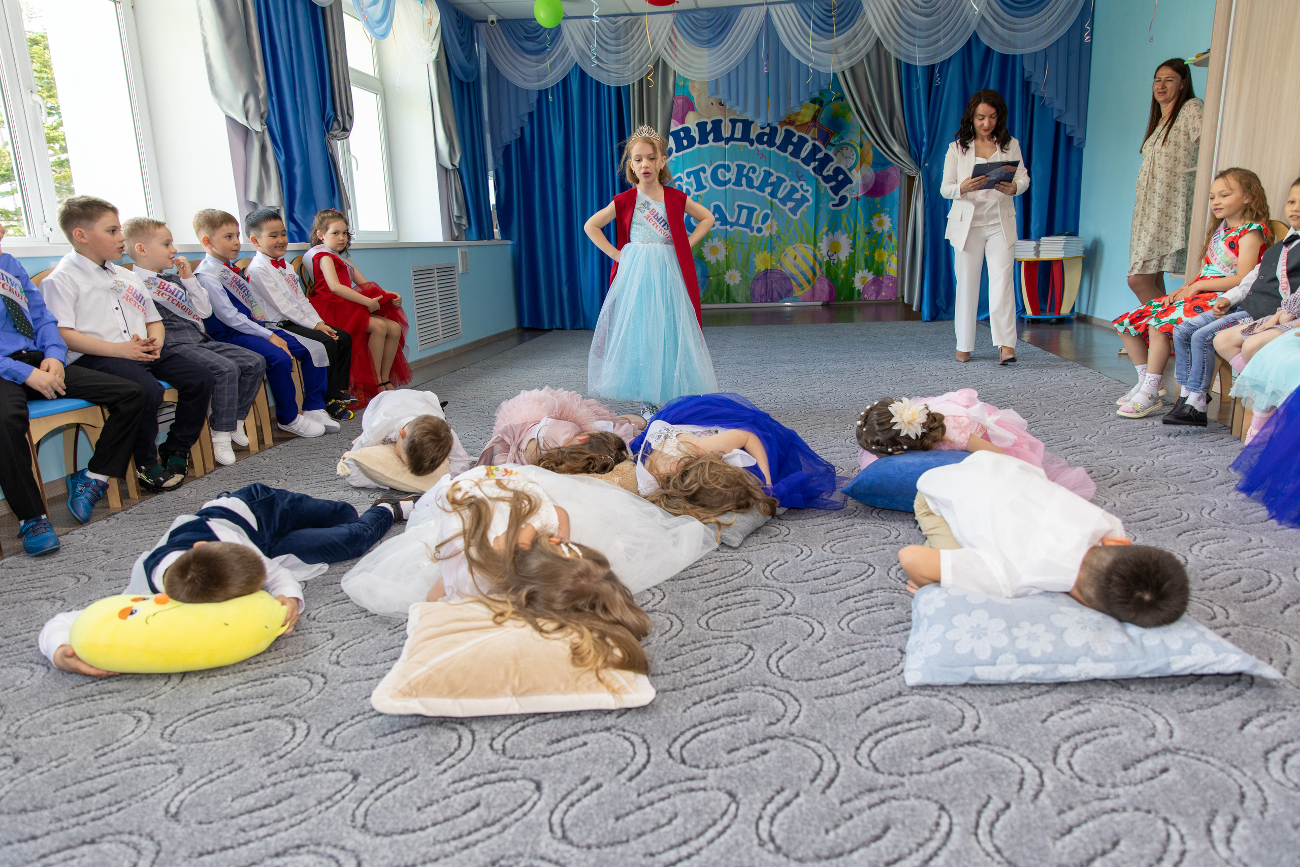 Выпускной 2023 «Красная шапочка». Школьный и детский фотограф в Южно-Сахалинске Анастасия Лескова