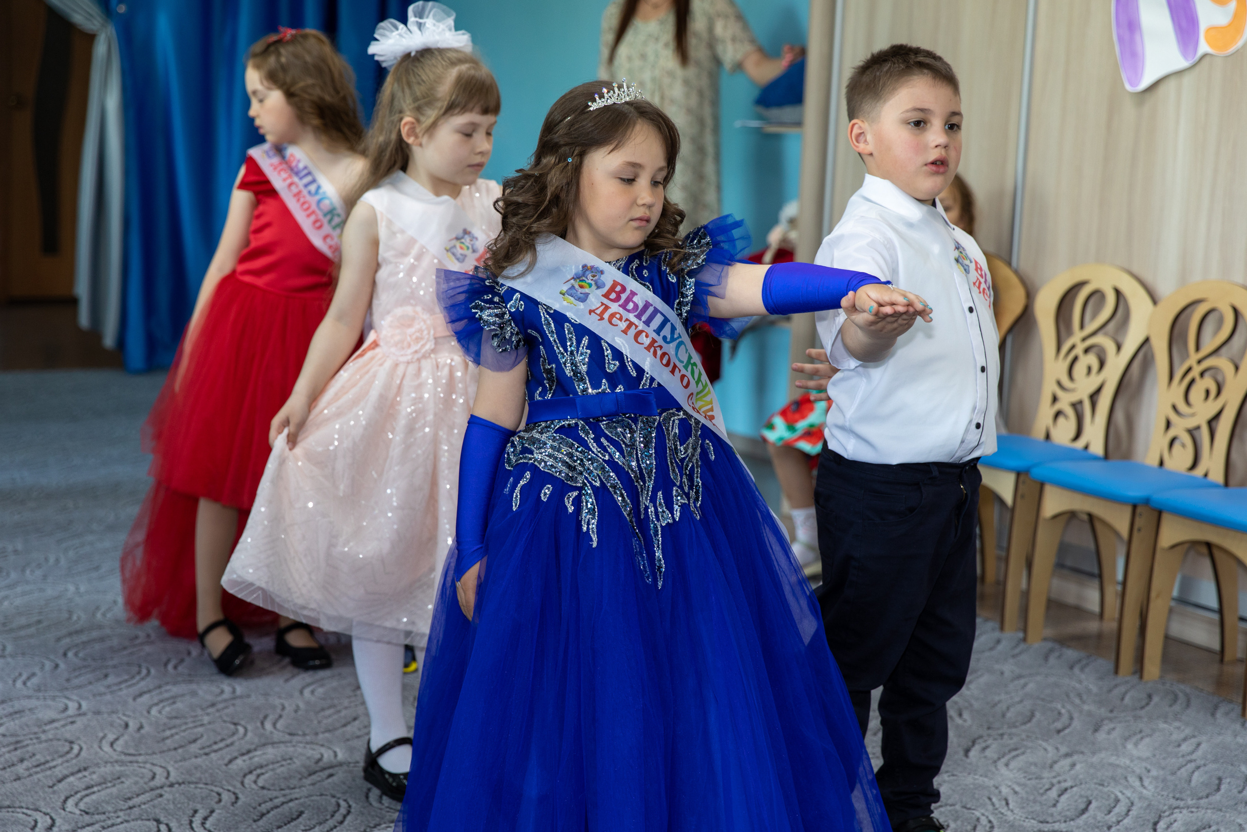 Выпускной 2023 «Красная шапочка». Школьный и детский фотограф в Южно-Сахалинске Анастасия Лескова