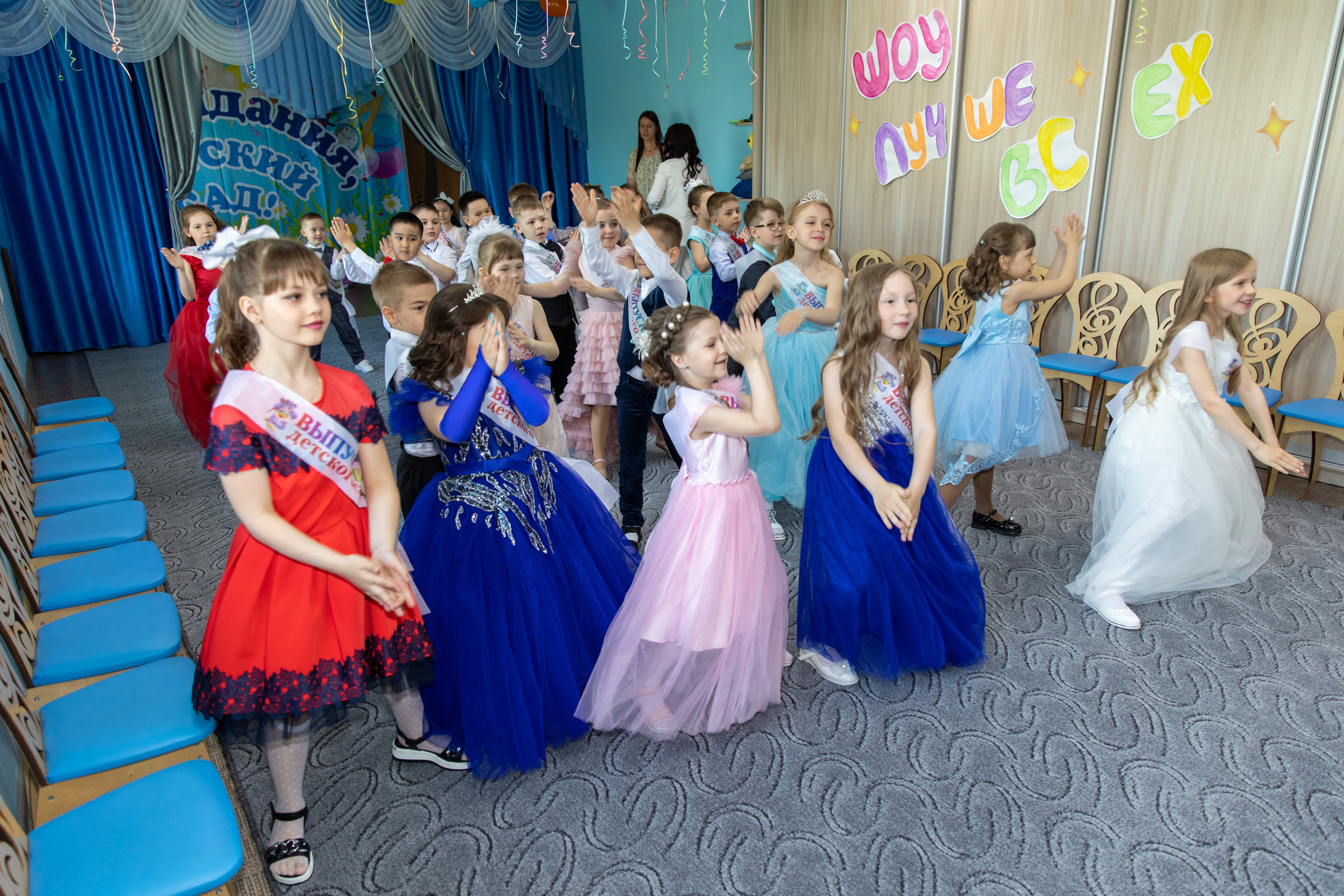 Выпускной 2023 «Красная шапочка». Школьный и детский фотограф в Южно-Сахалинске Анастасия Лескова