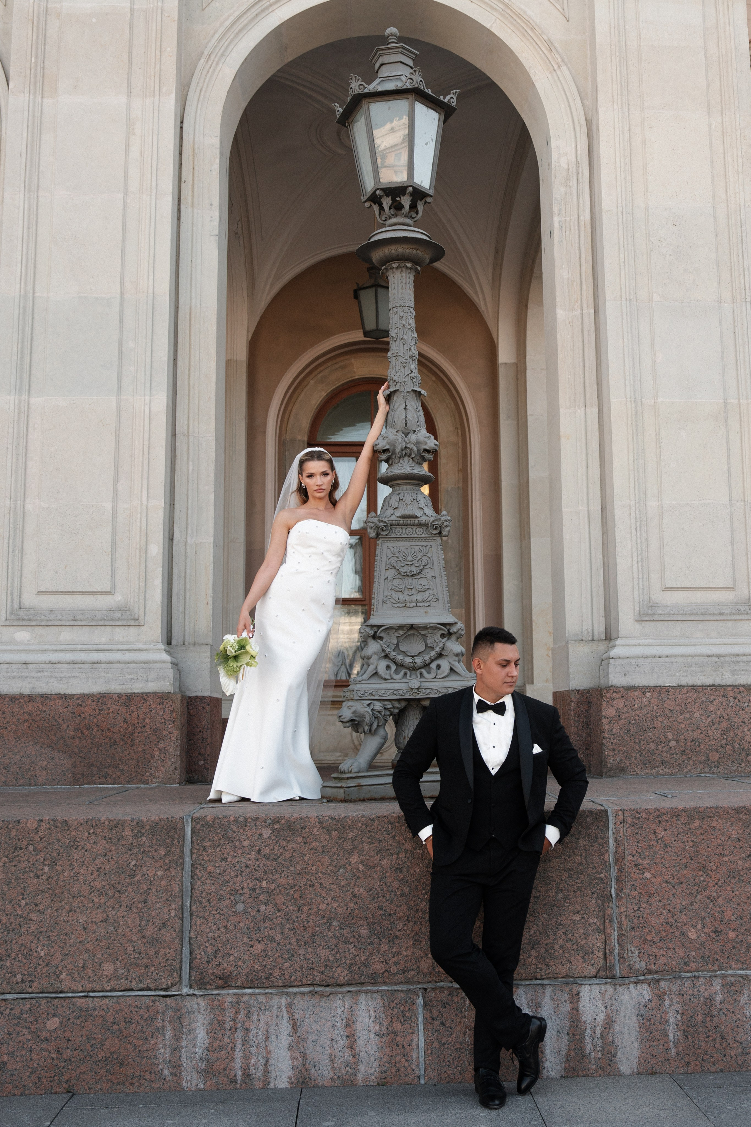 Виктория & Роман. Камерная городская свадьба в видовом ресторане в стиле современная классика. Свадебный фотограф организатор в Санкт-Петербурге Ассоль Опарина