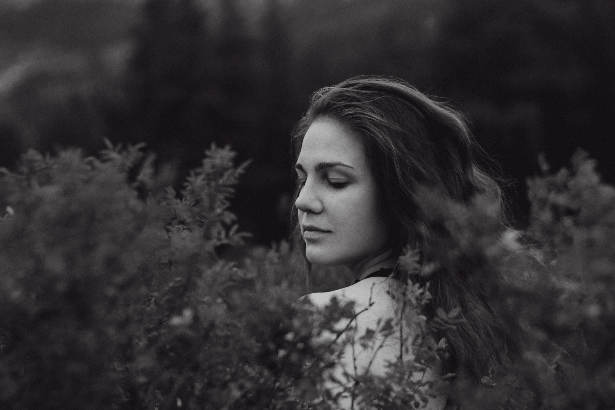 Саша во мхах / Каркаралинск. Фотограф Наталья Гончарова. Снимаю живые портреты в Алматы