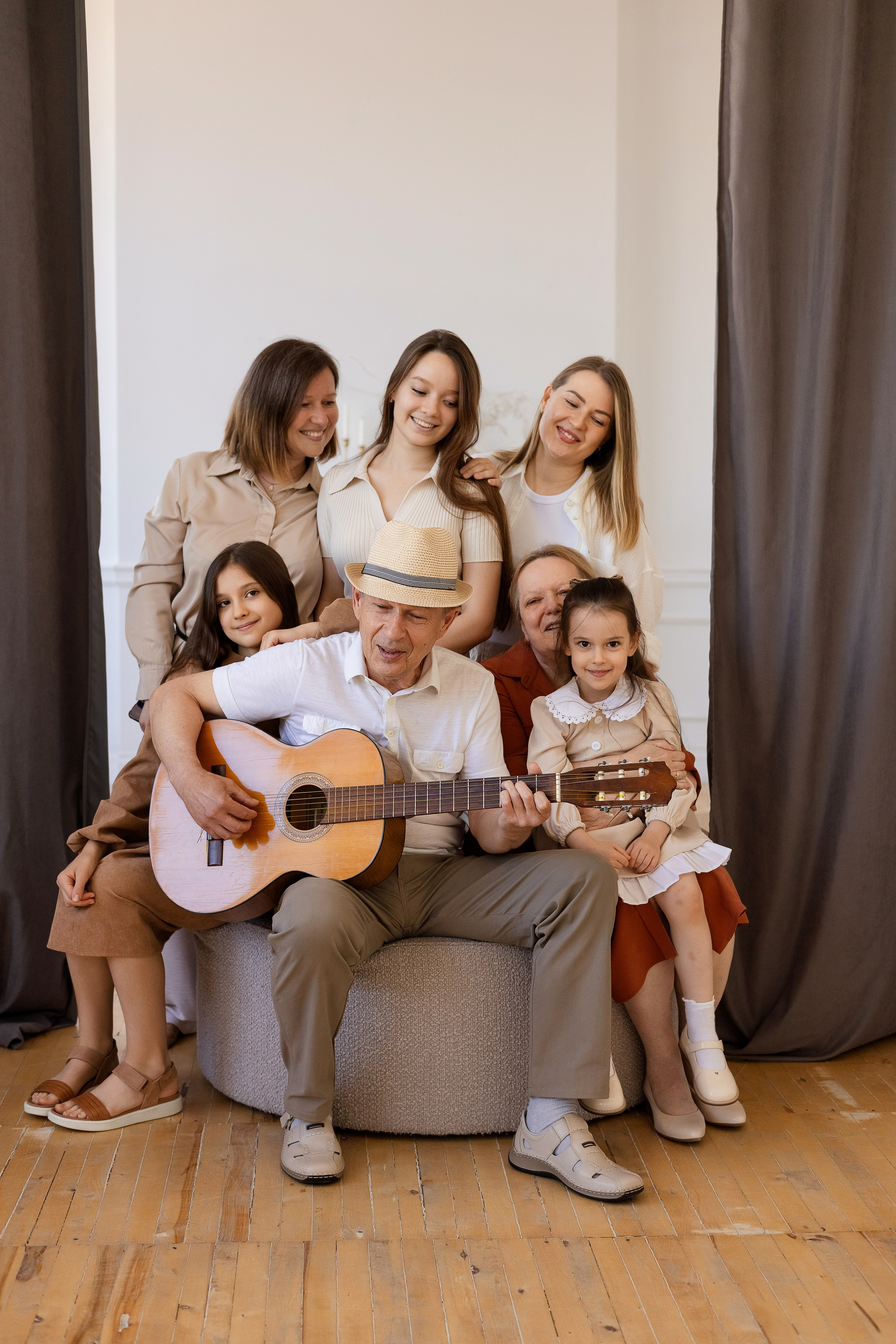 Съемка большой семьи в студии SVET. Семейный фотограф в Екатеринбурге Маргарита Курносова