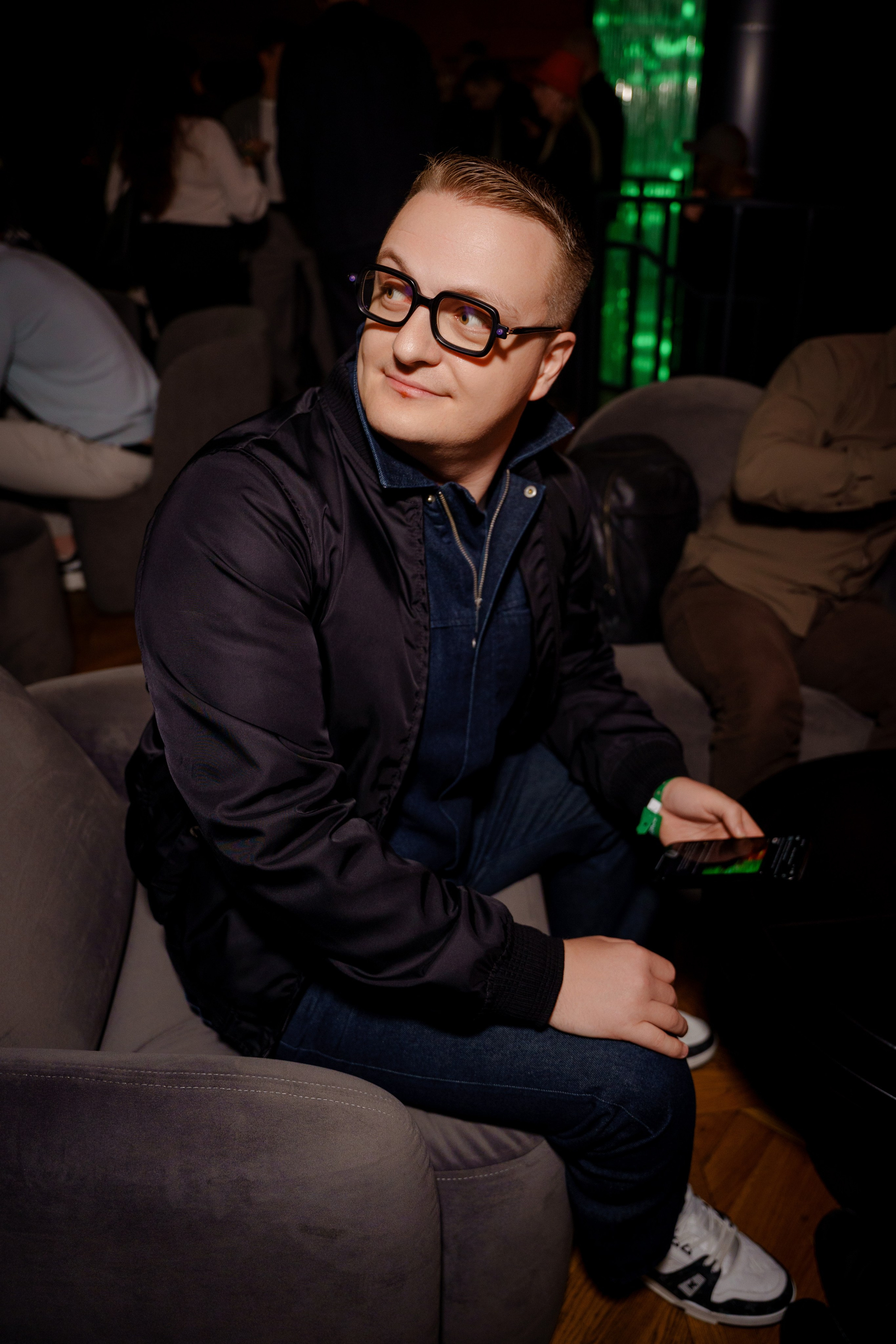 Вечеринка OSNOVATELI.LIVE репортажный фотограф Саша Дружинина. Репортажный фотограф в Москве Саша Дружинина