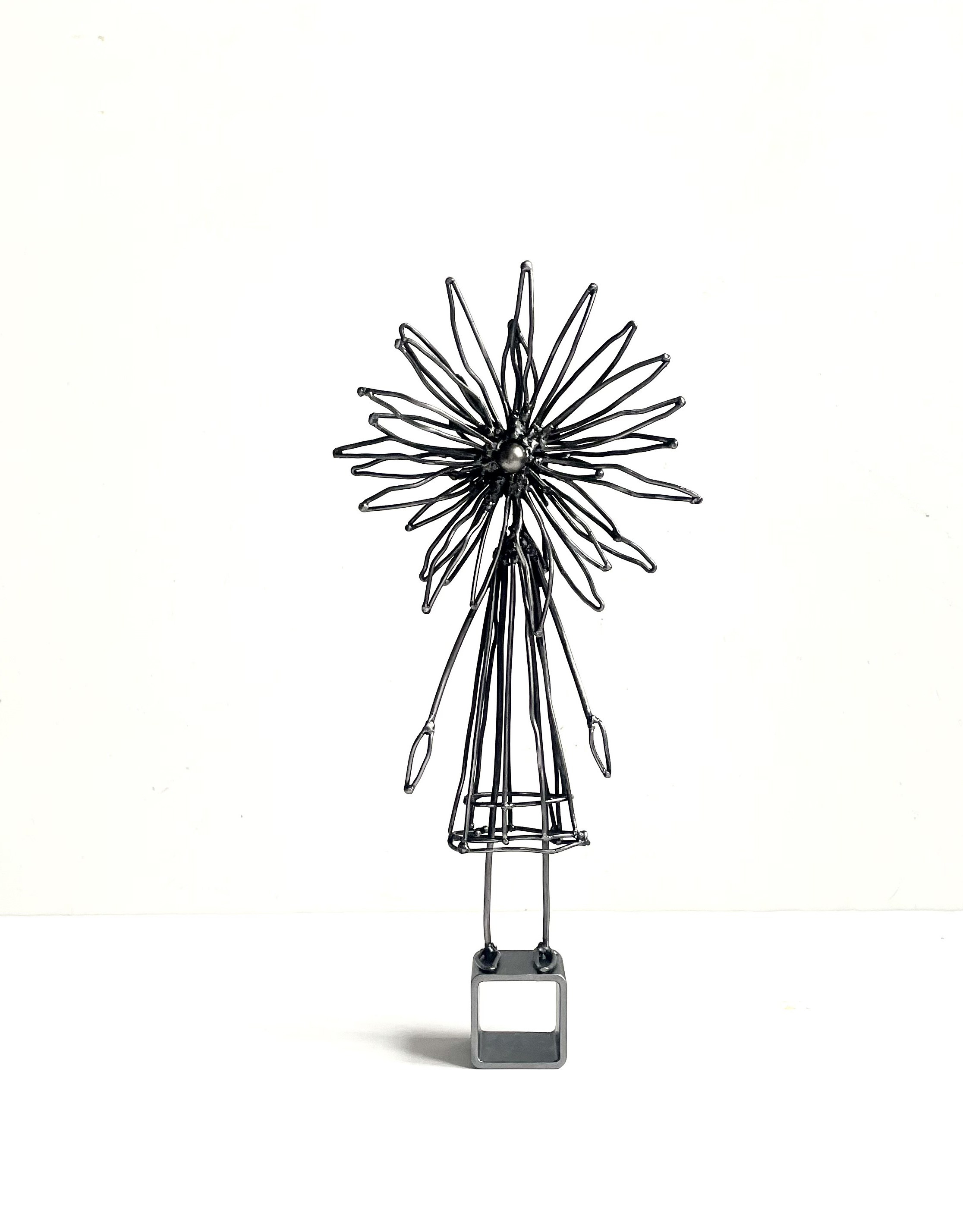 Девочка-цветочек (астра) / flower girl (aster)_ 2024. Художник — скульптор Антонина Фатхуллина