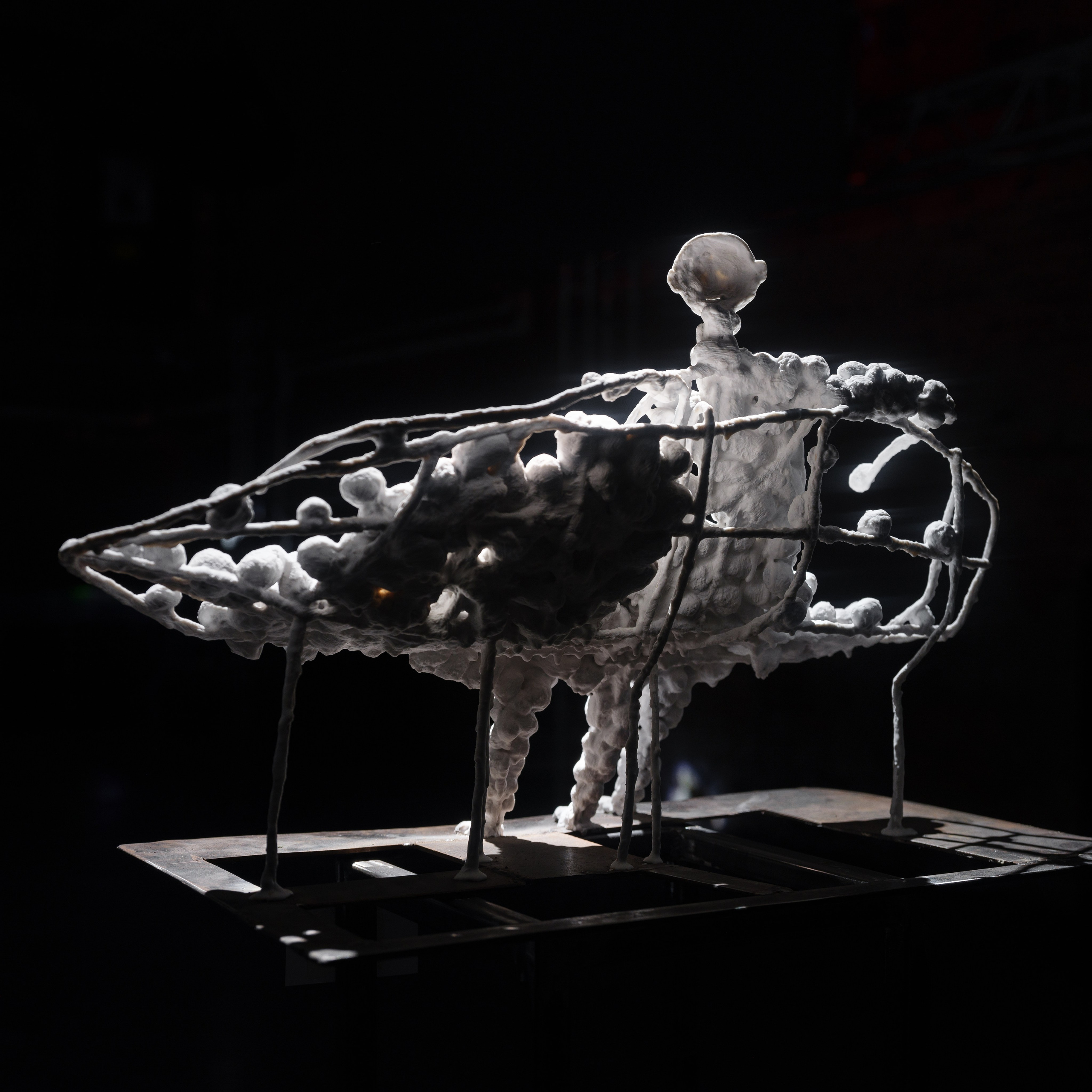 Человек-диван. Художник — скульптор Антонина Фатхуллина