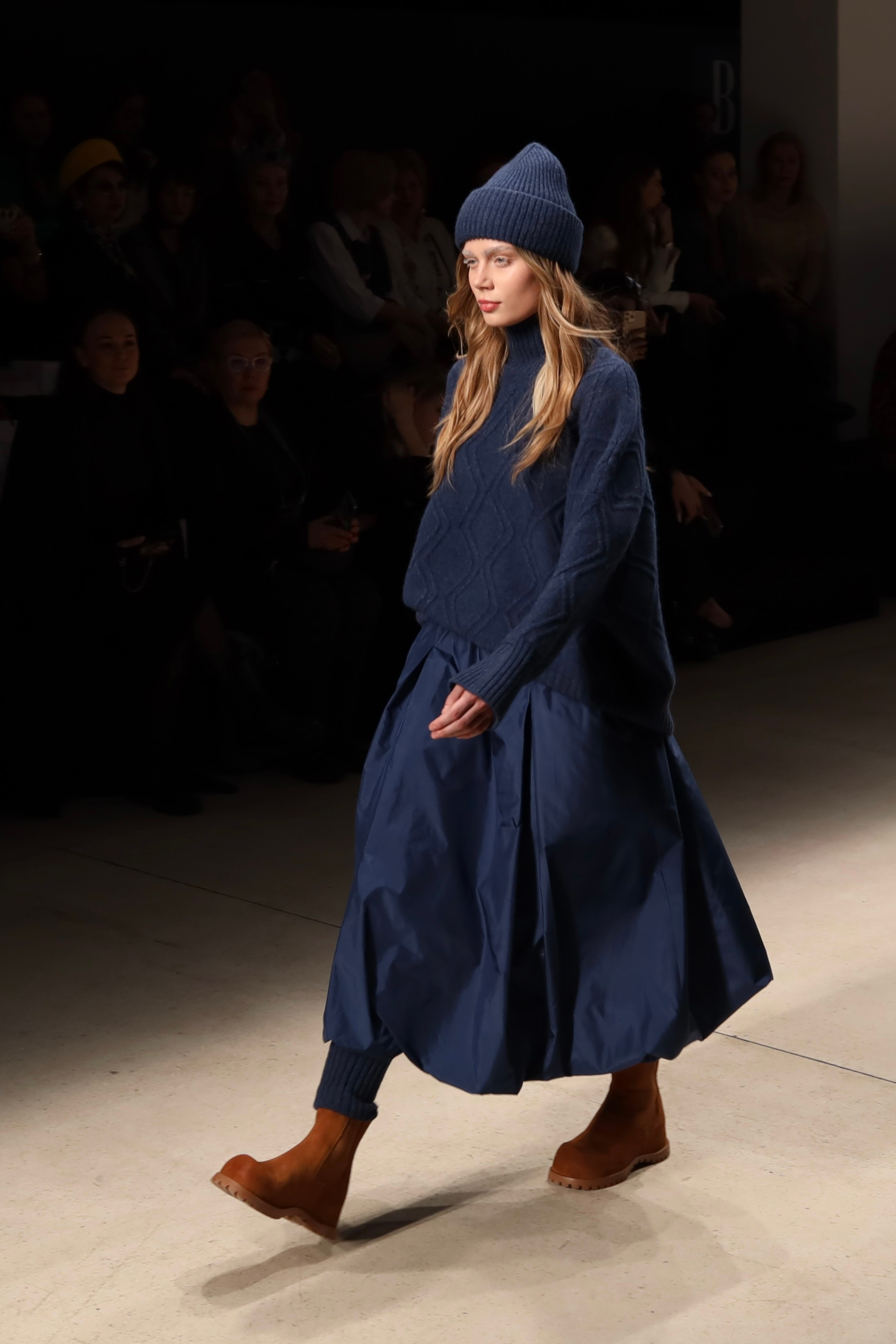 Показ Alpe Cashmere (Москва) — Московская неделя моды 13 марта 2025. Фотосессии и репортаж — Фотограф в Москве — Рина Серёгина