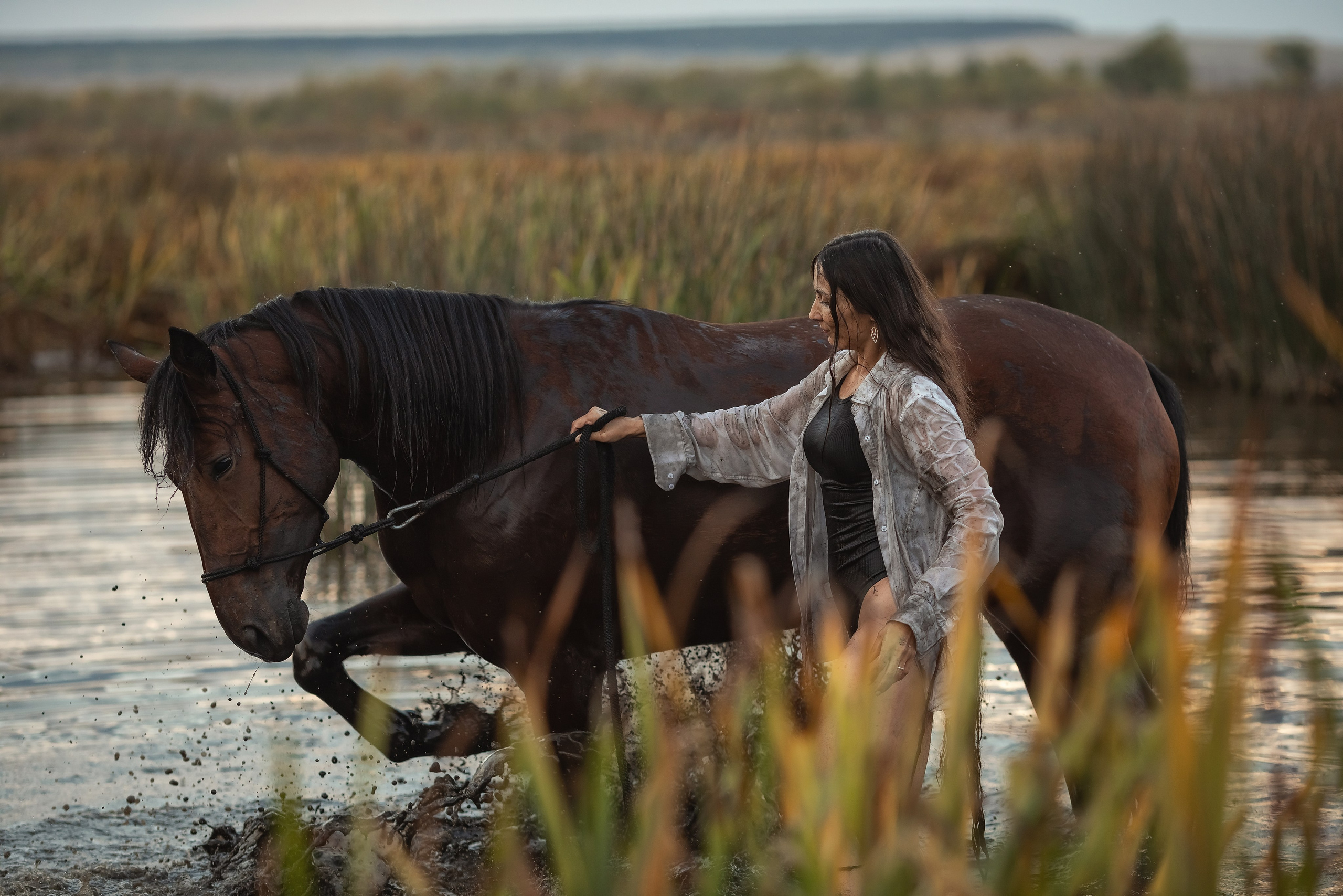 Фотосессия с лошадью у воды. Детский и семейный фотограф Анастасия Акатьева Оренбург/Курган