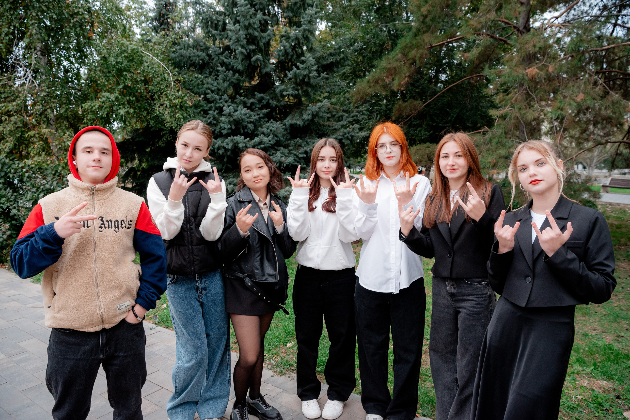 Фотосессия в парке для альбома школьники 9 класс. Фотограф в Волгограде и Волжском Александр Горбань