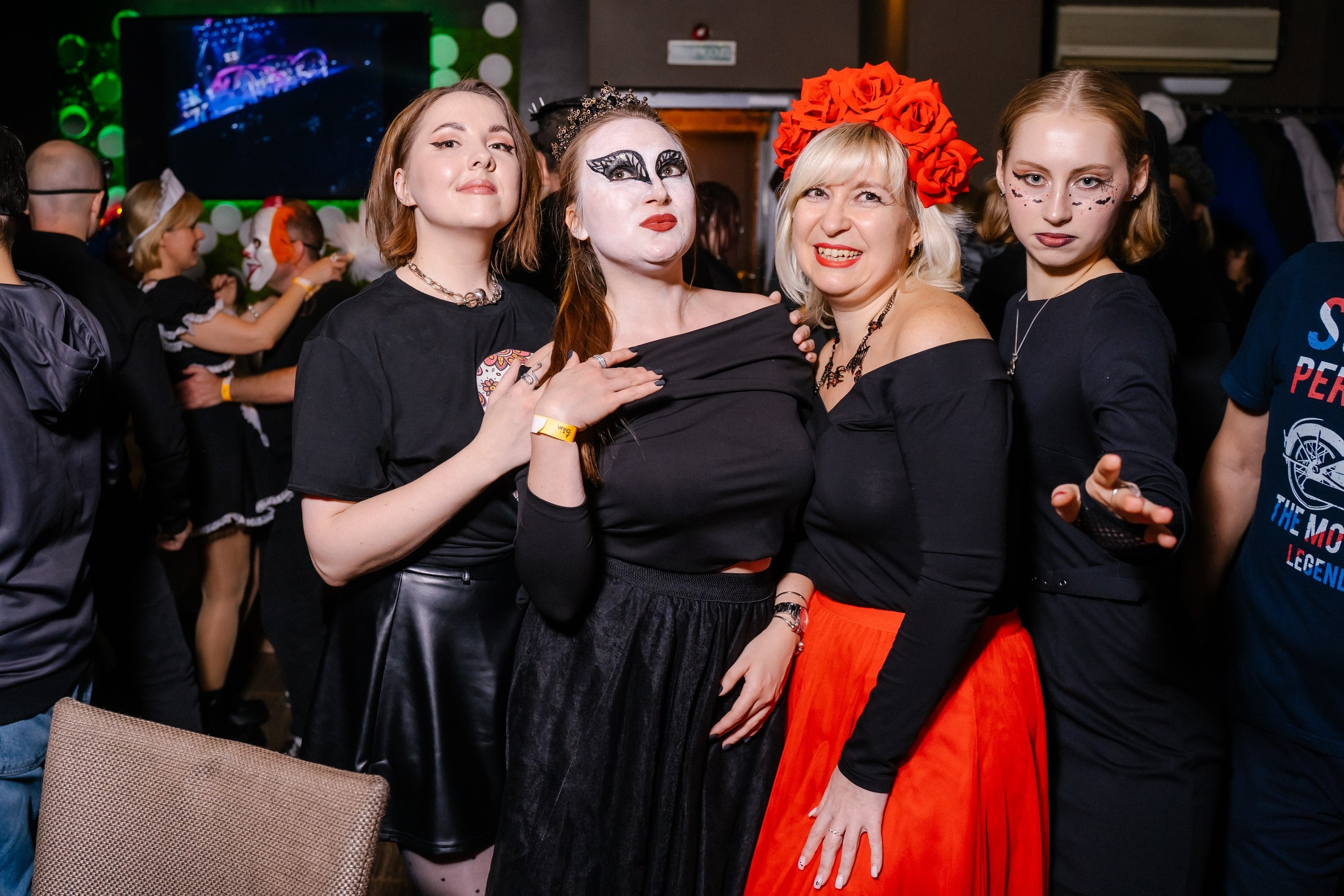 Зловещие попотрясы. Клубная вечеринка | 02.11.24. Галерея Фантим