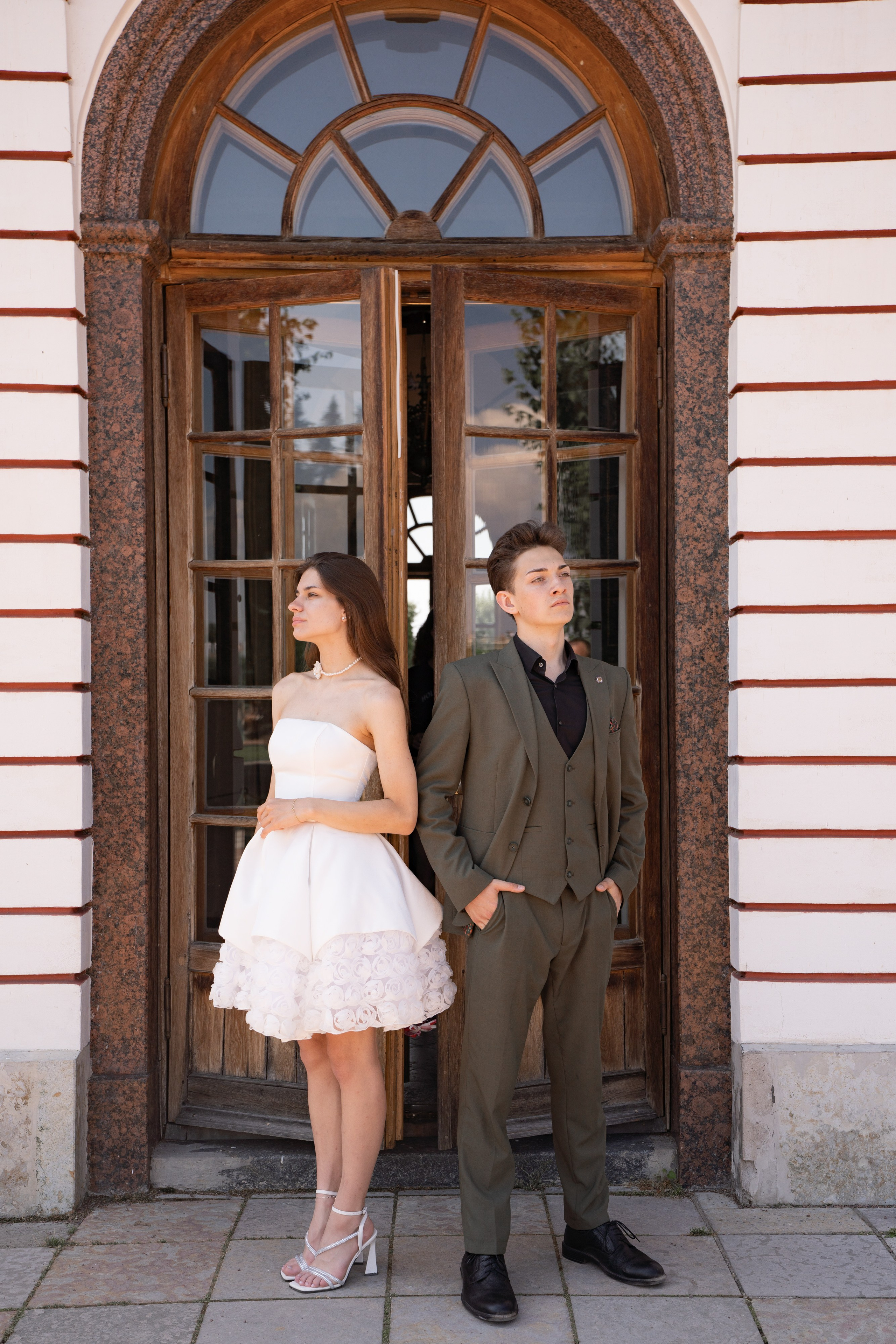 Свадебная фотосессия в ЗАГСе Петергофа. Свадебный фотограф Александр Невский в Санкт-Петербурге