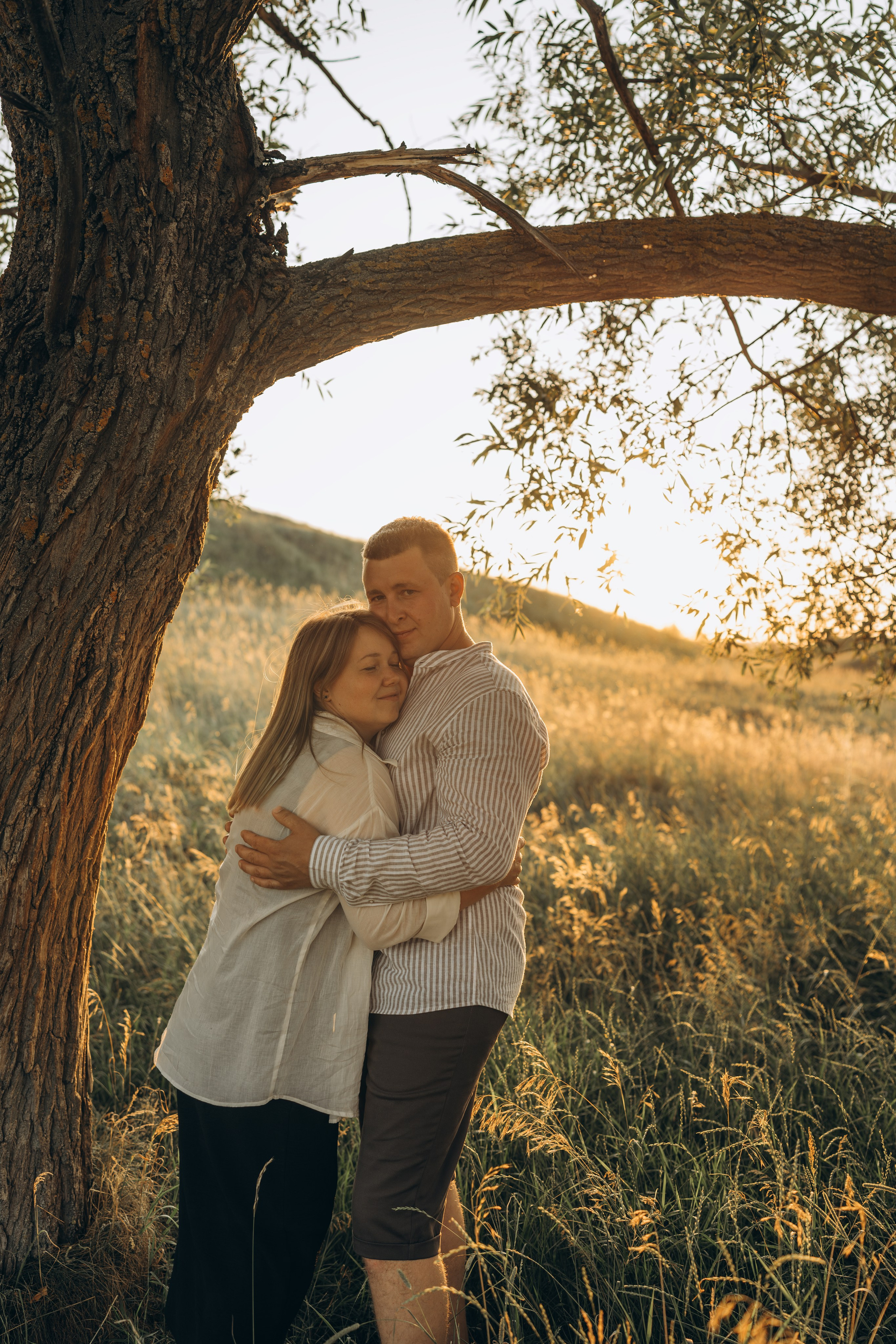 Летний луг, закат. Семейный фотограф Москва. Фотограф беременности и материнства Москва
