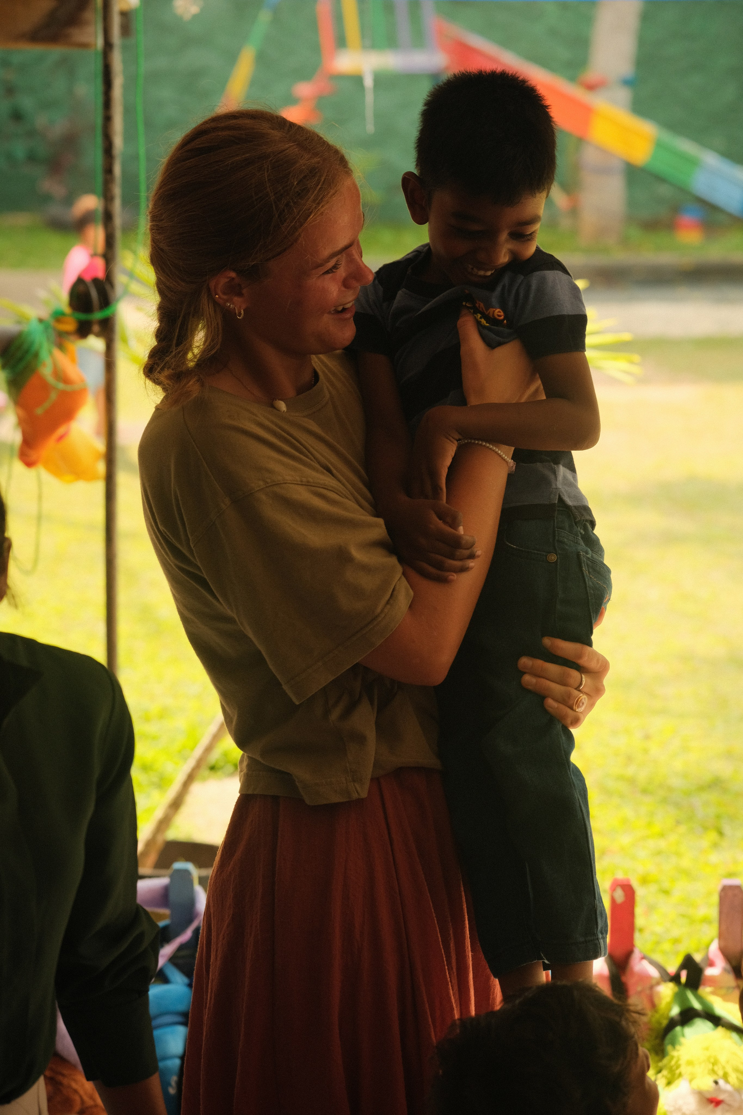 Volunteers. Creative travel photographer — Berg Daria