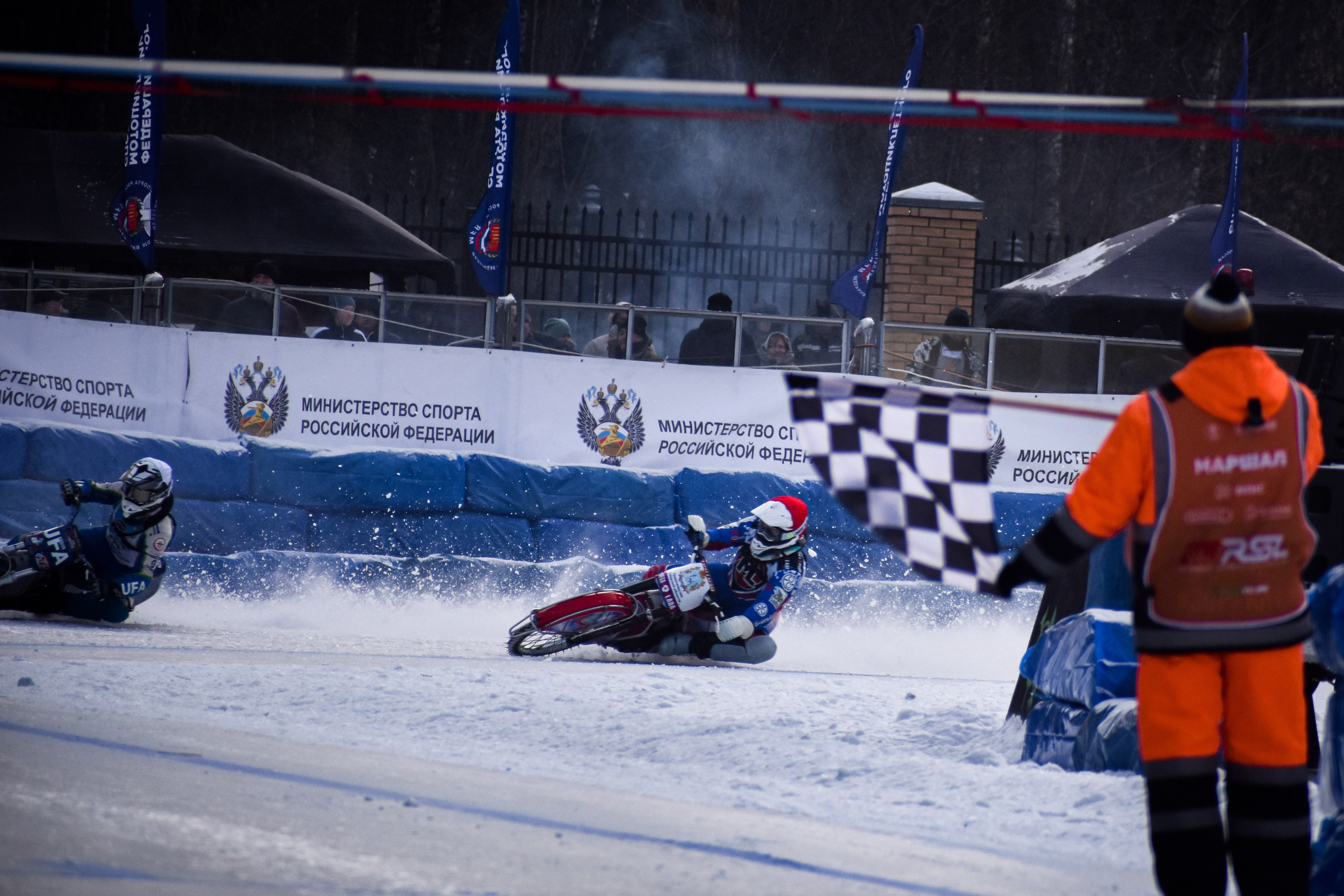 Ледовый спидвей 2025. Голосов Дмитрий — автоспортивный фотограф