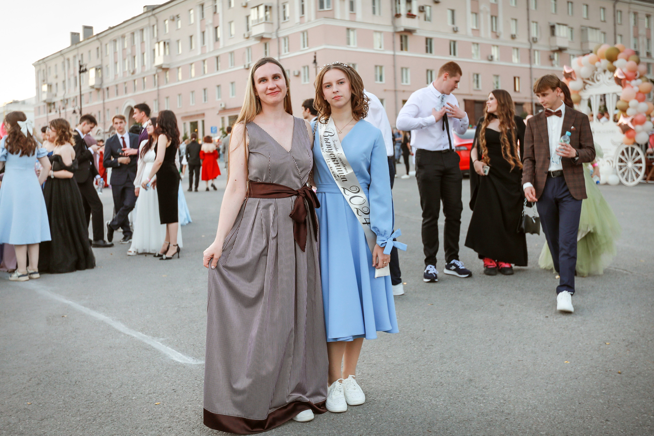 ПРО ВЫПУСКНОЙ на Площади Ленина. Medlori fotobook Выпускные альбомы в Липецке Лариса Медведева
