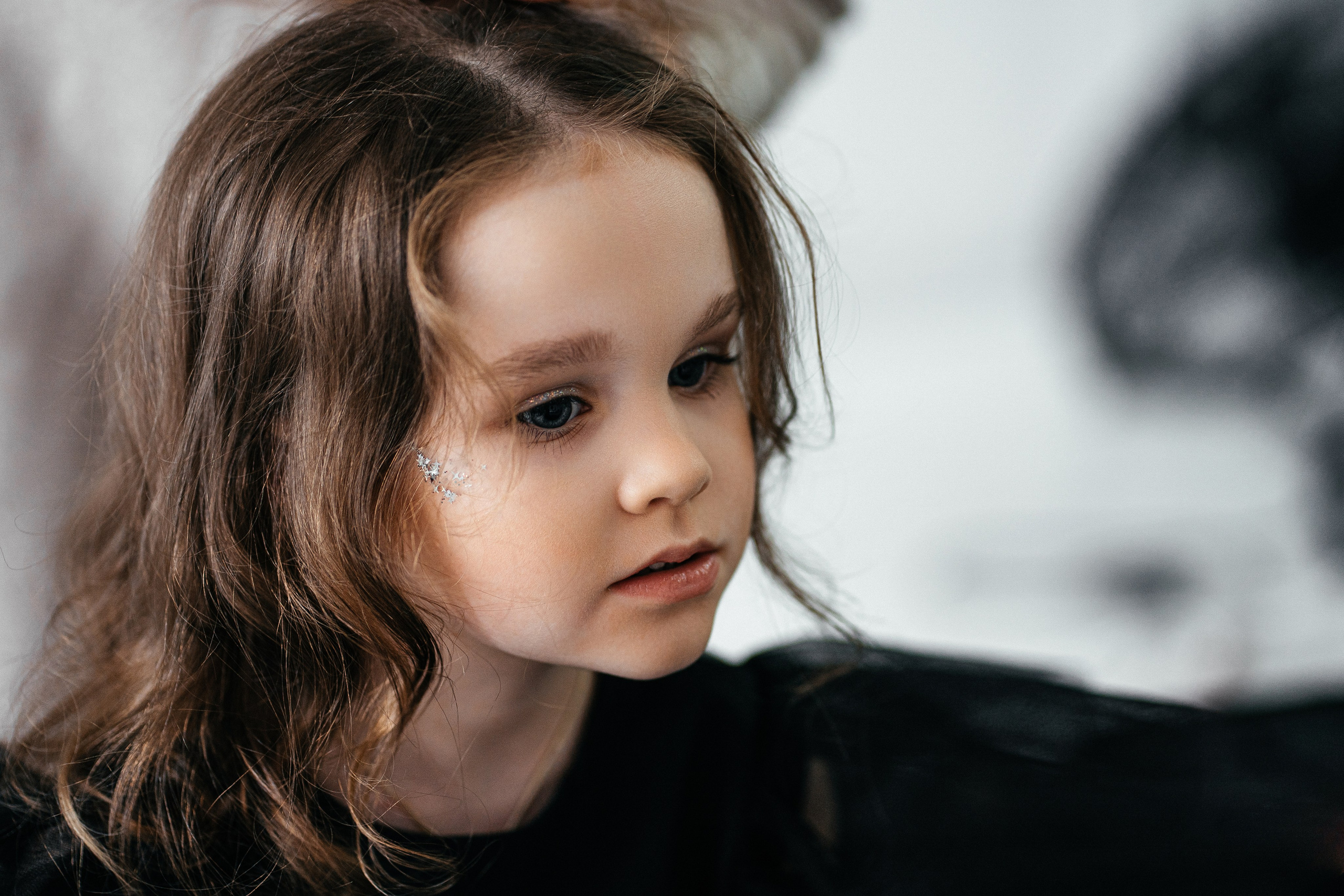 Фотосессия для девочки в платье. Фотограф Ким Наталья в Красноярске