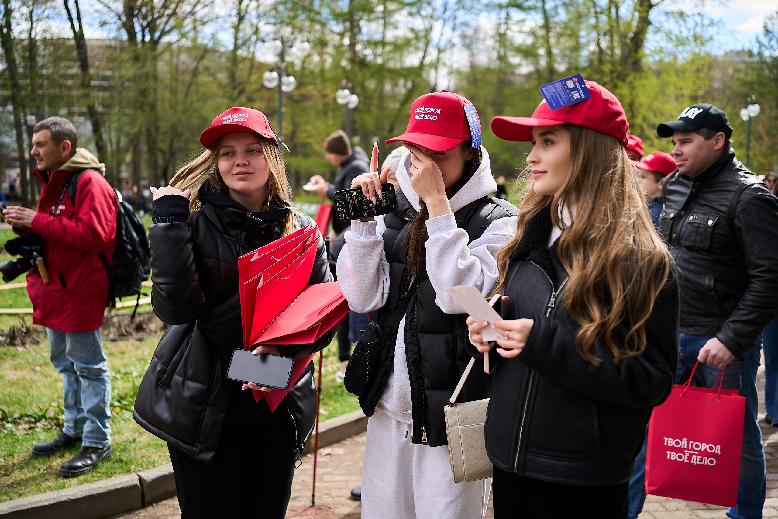 Субботник у Управления делами Мэра и Правительства Москвы. Фотограф и Видеограф в Москве. Олег Корушев