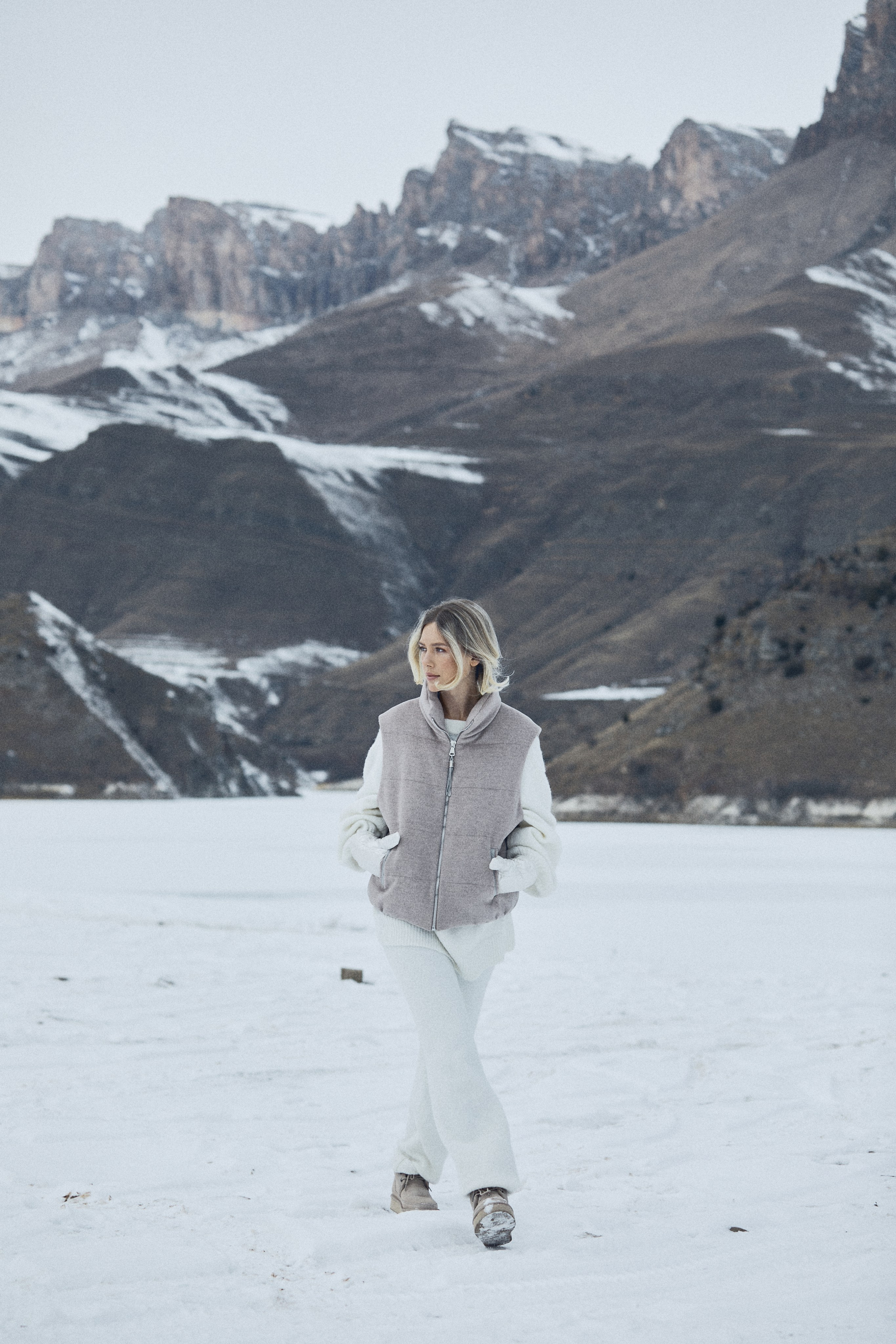 Выездная съемка для бренда одежды. Фотограф Продюсер в горах КБР / Москва  Нальчик Горы