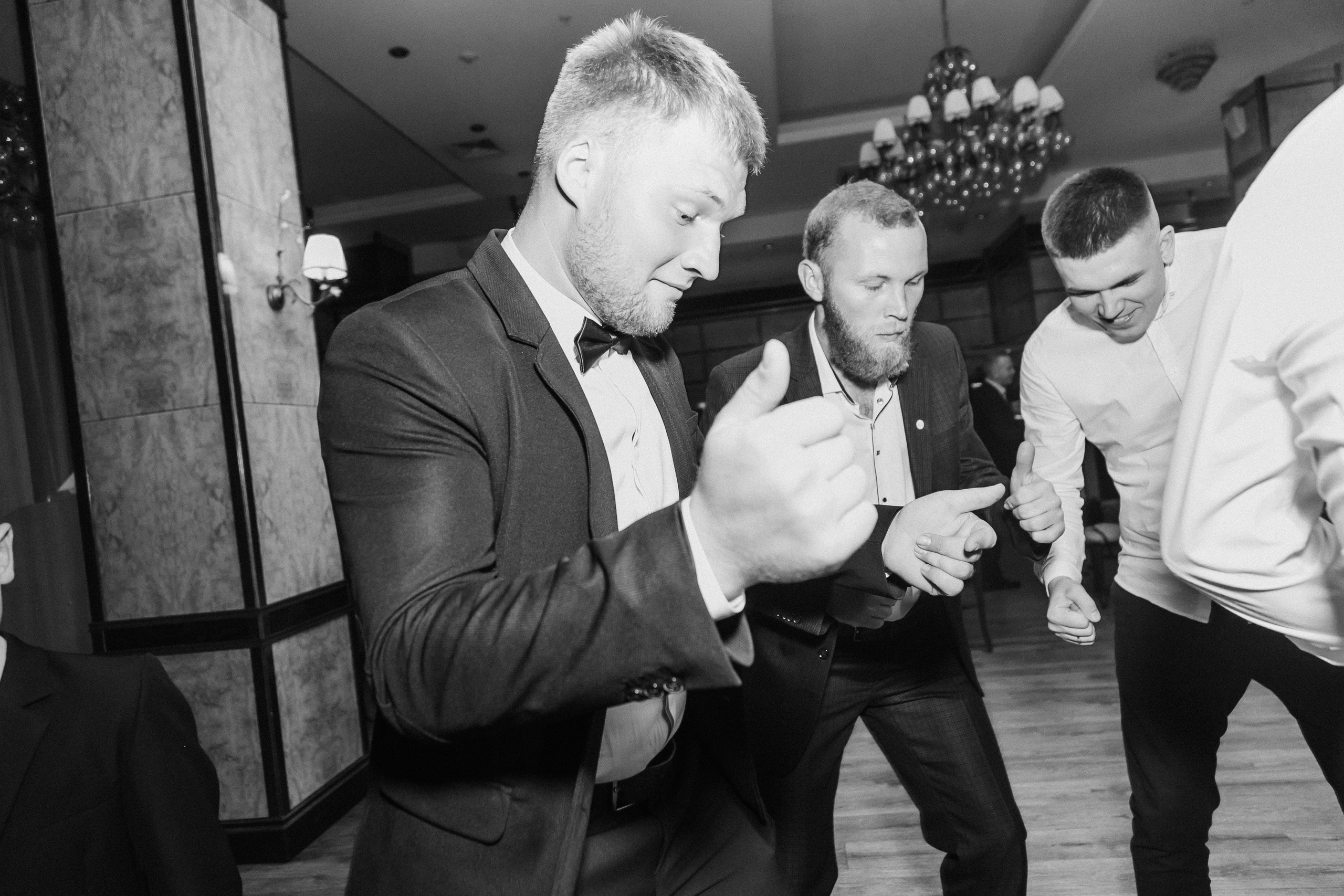 Свадебная осенняя фотосессия Ивана и Лидии в городе. Свадебный и репортажный фотограф в Ярославле и Санкт-Петербурге Роман Микрюков