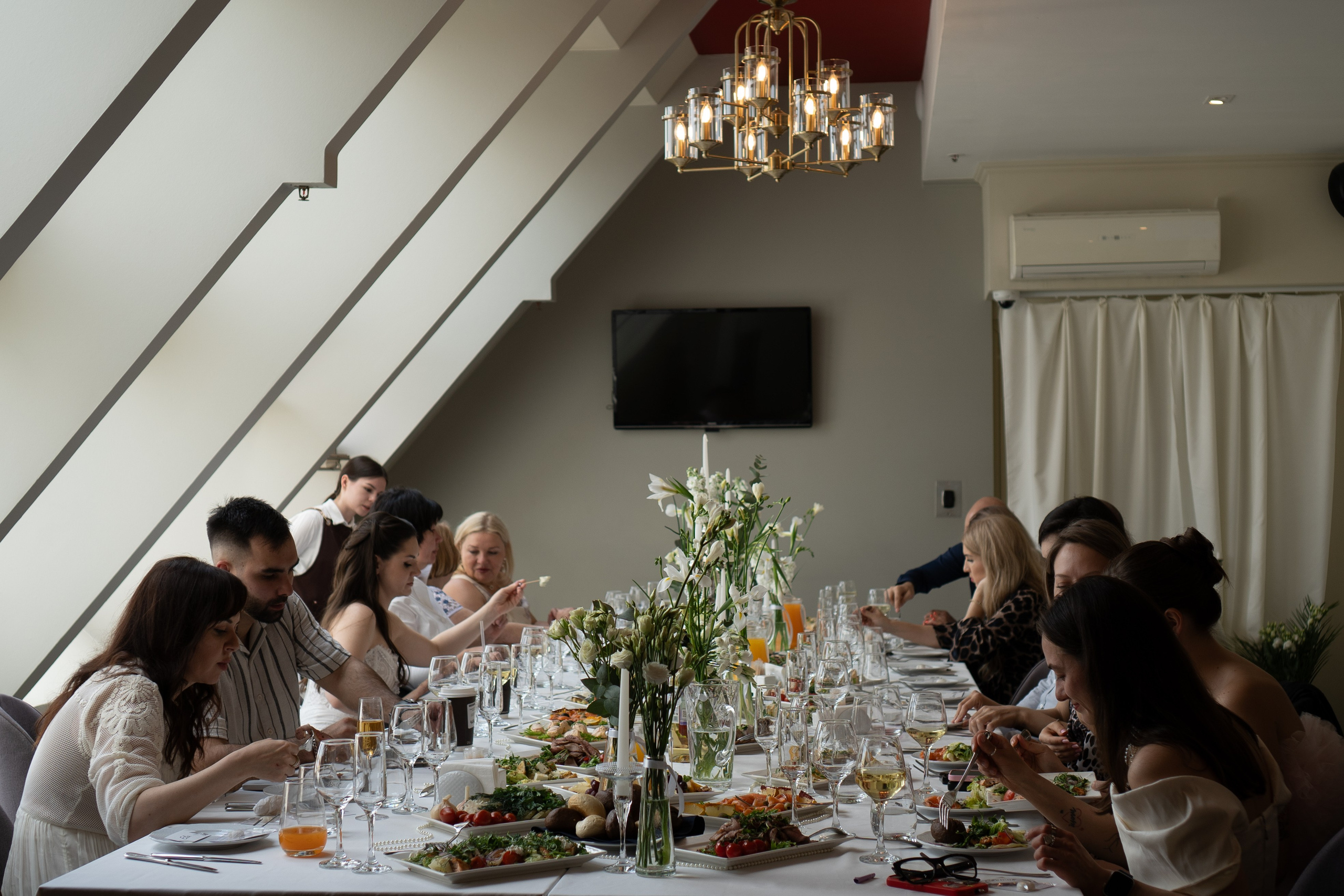 СВАДЕБНЫЙ БАНКЕТ НА ВЛАДИМИРСКОЙ В САНКТ-ПЕТЕРБУРГЕ (КАМЕРНАЯ СВАДЬБА). Профессиональный фотограф, Санкт-Петербург — Виктория Богомолова